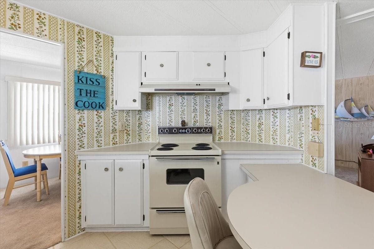 Manufactured Home at 26 N ESPLANADE ST, ENGLEWOOD, photo 7 of 26