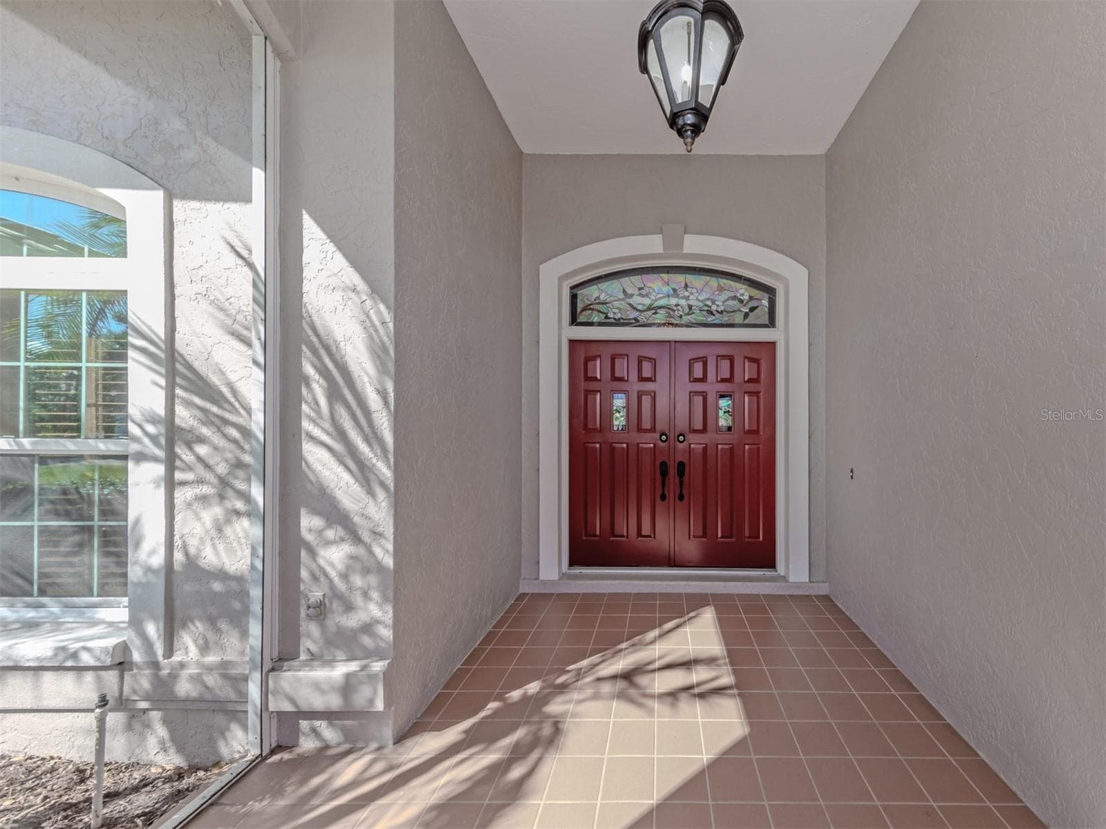 The large screened entry is perfect to welcome guests - 1725 ARDRY WAY, VENICE