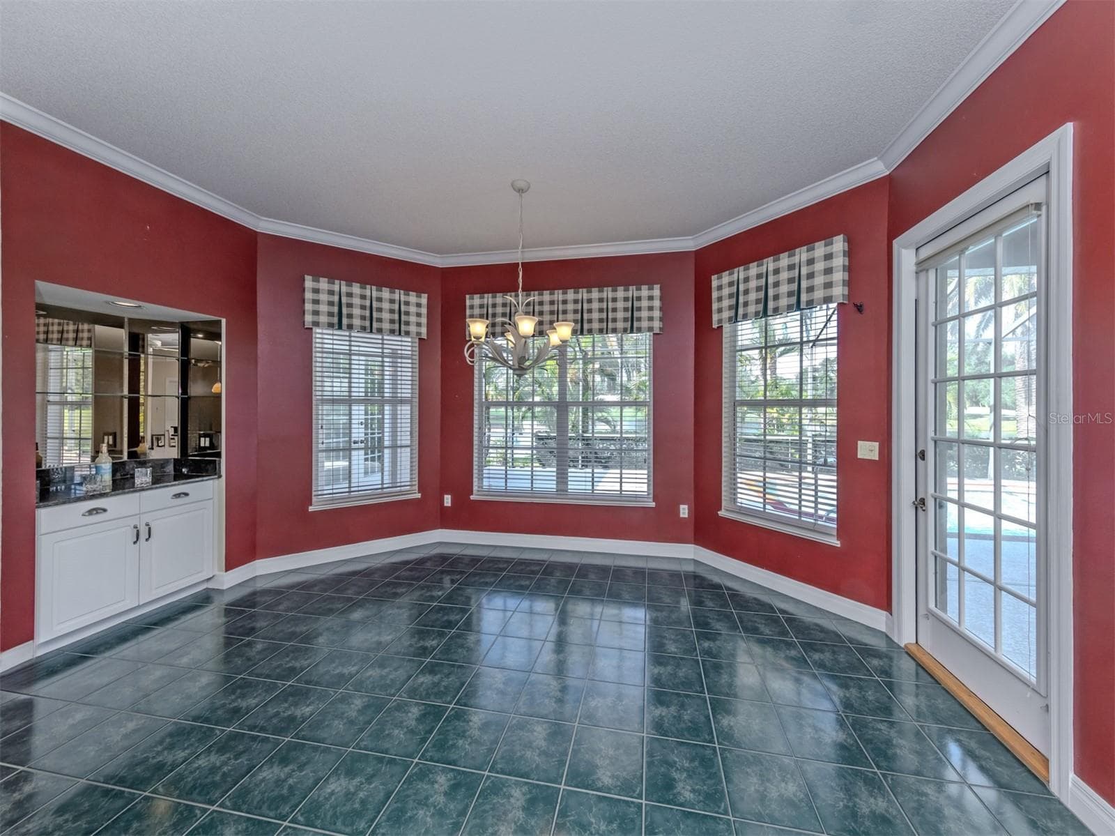 The large dining space includes a dry bar and access directly to the lanai - 1725 ARDRY WAY, VENICE