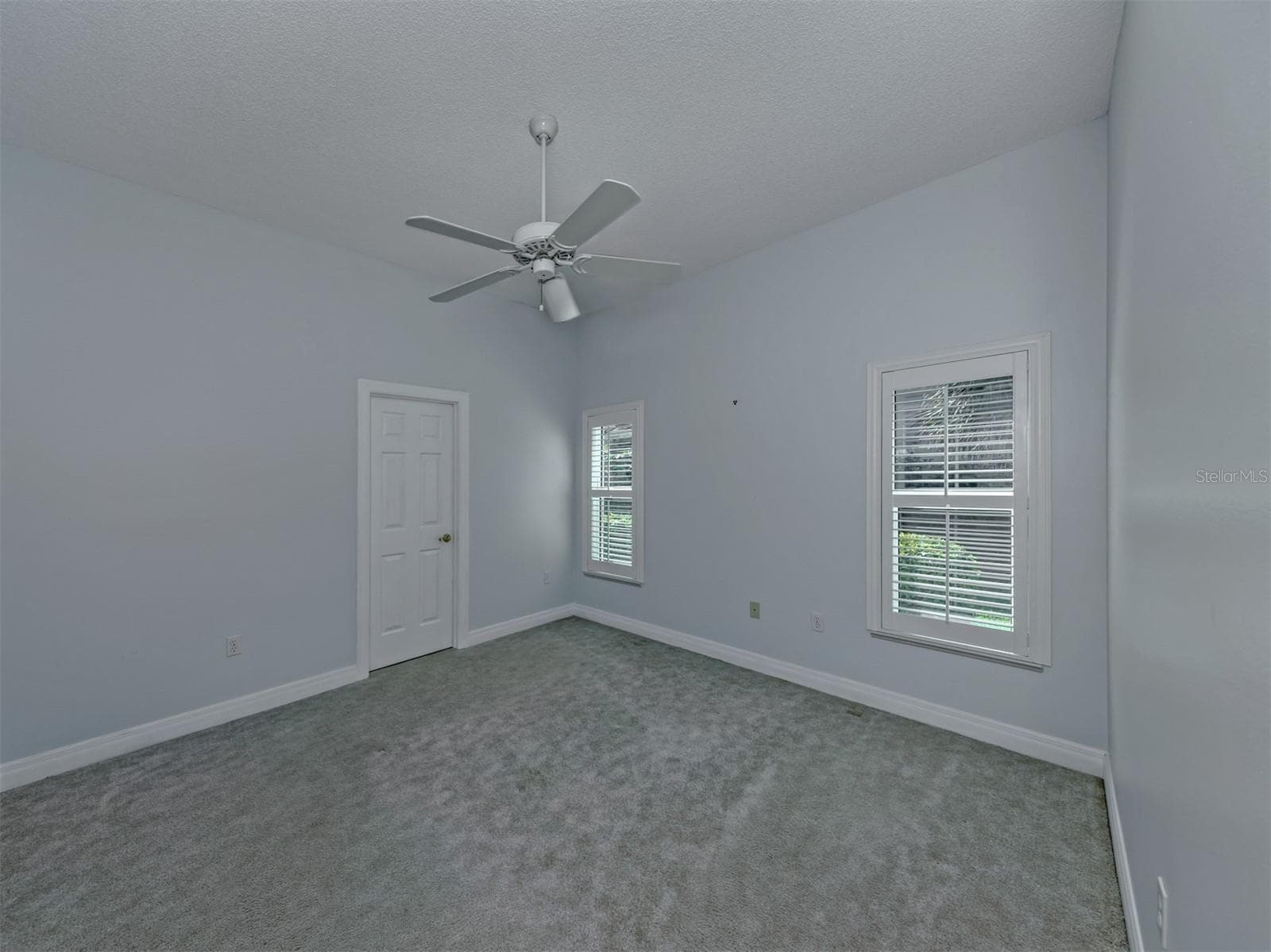 The second bedroom includes a private ensuite and are located on the opposite side of the home - 1725 ARDRY WAY, VENICE