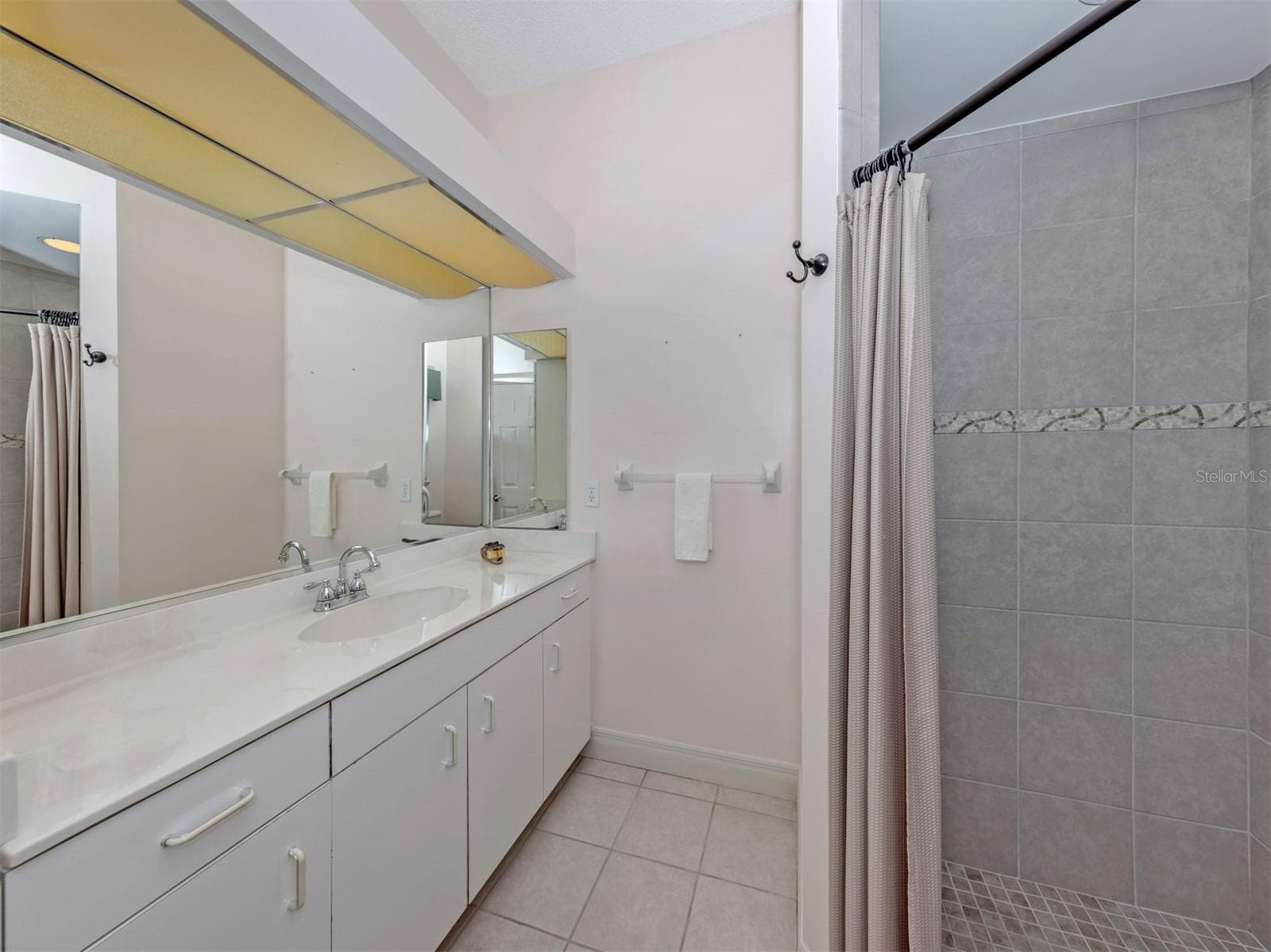 The second bedroom ensuite includes a walk in shower and tall sink - 1725 ARDRY WAY, VENICE
