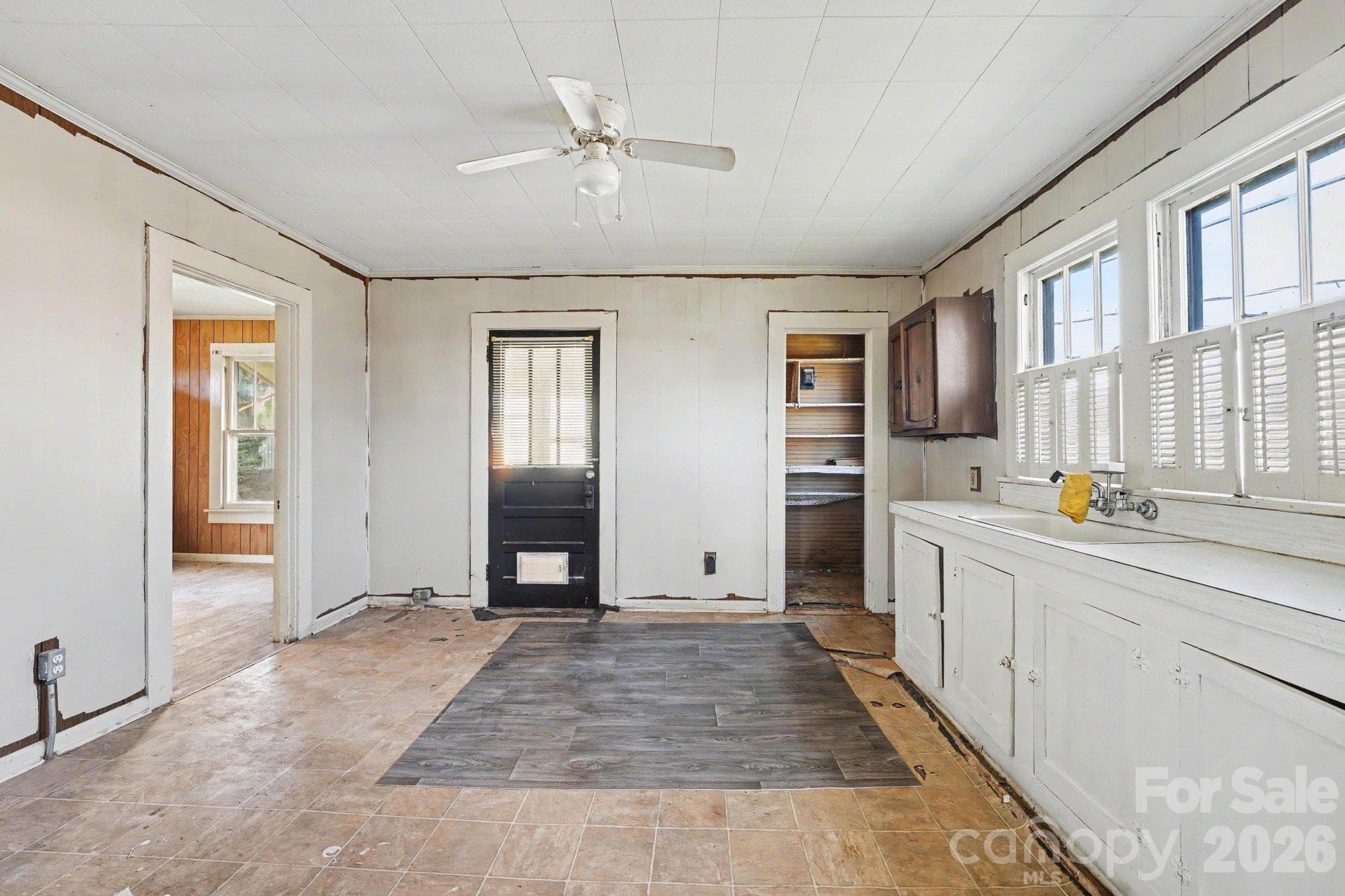Single Family Residence at 216 N Brady Avenue, Newton, photo 10 of 23