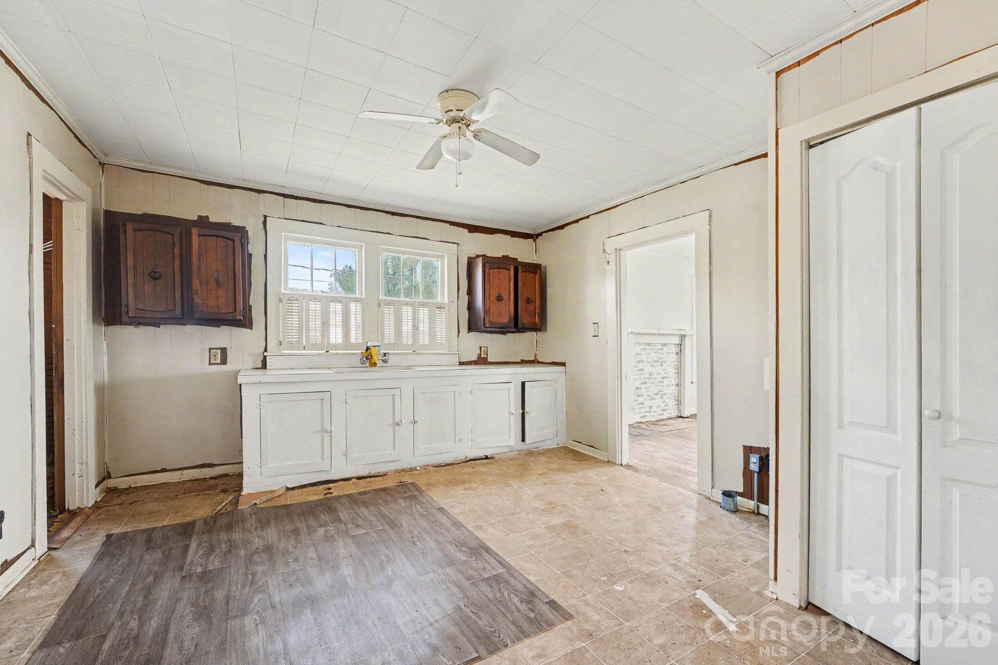 Single Family Residence at 216 N Brady Avenue, Newton, photo 11 of 23