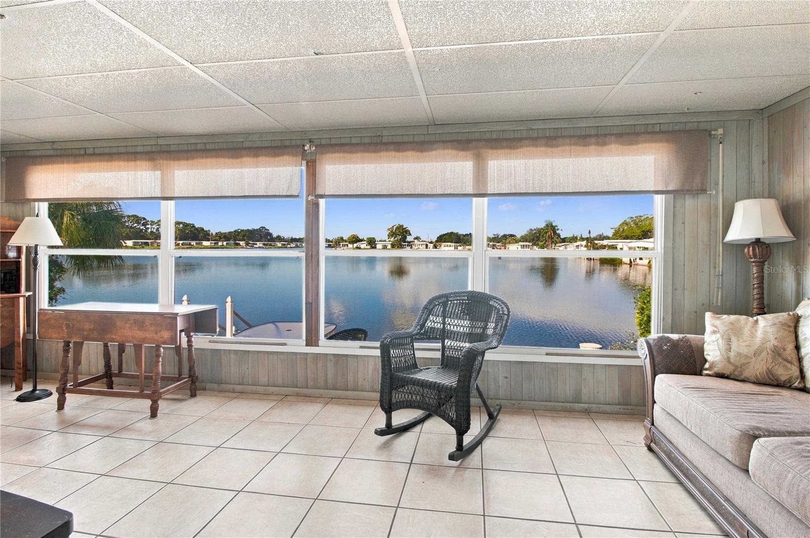 Glassed in Florida Room over looks the lake. - 808 53RD AVE E #27, BRADENTON