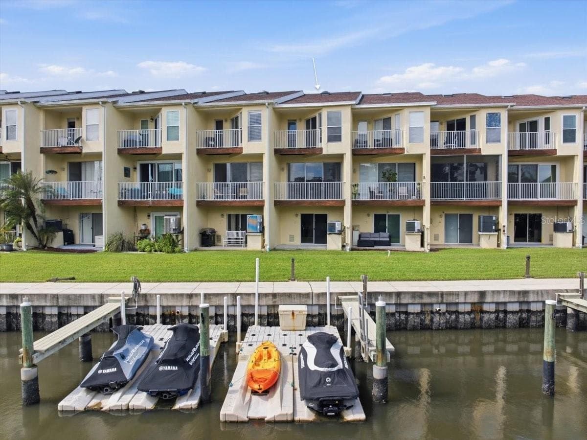 Townhouse at 116 BRENT CIR, OLDSMAR, photo 2 of 36