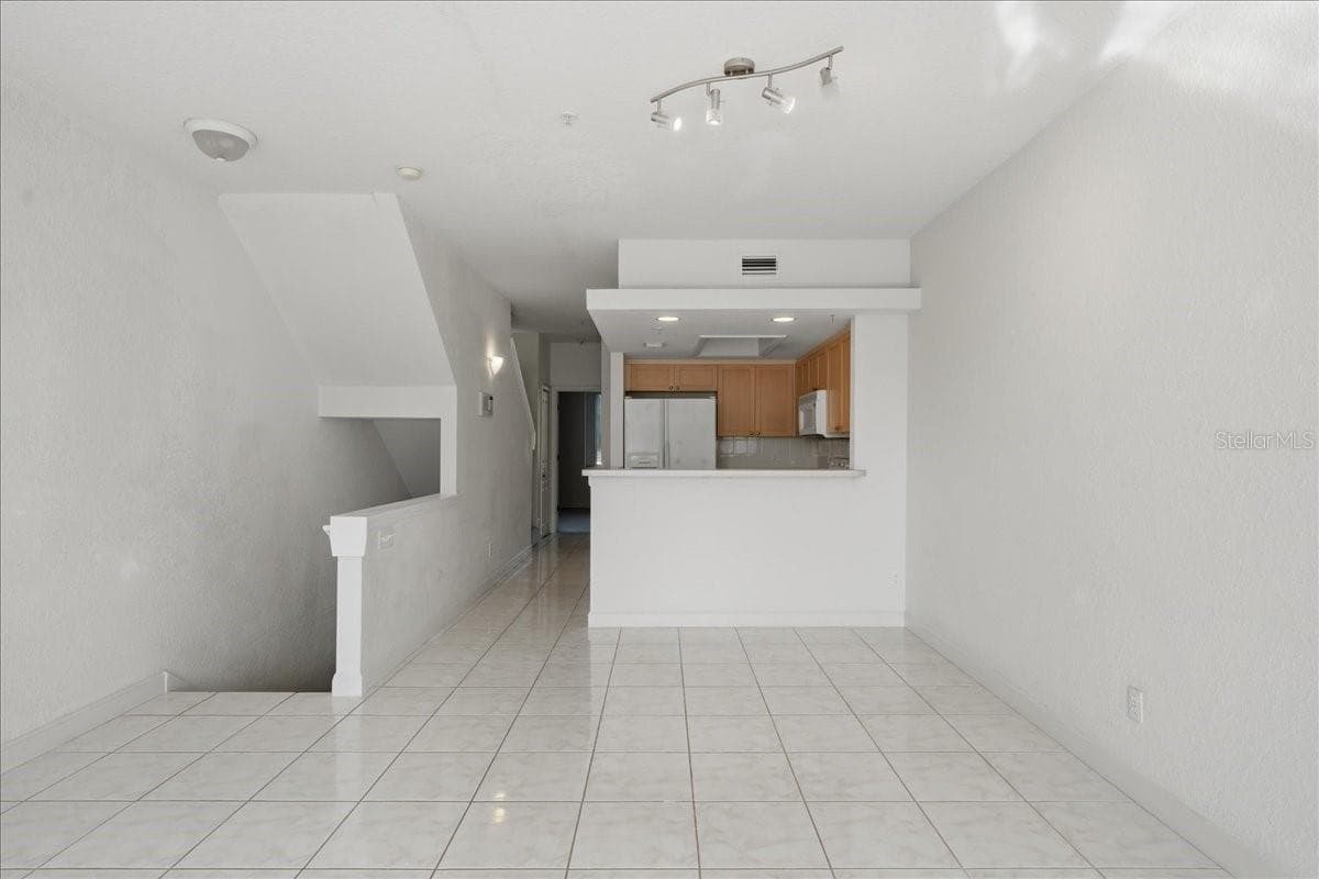 Townhouse at 116 BRENT CIR, OLDSMAR, photo 6 of 36