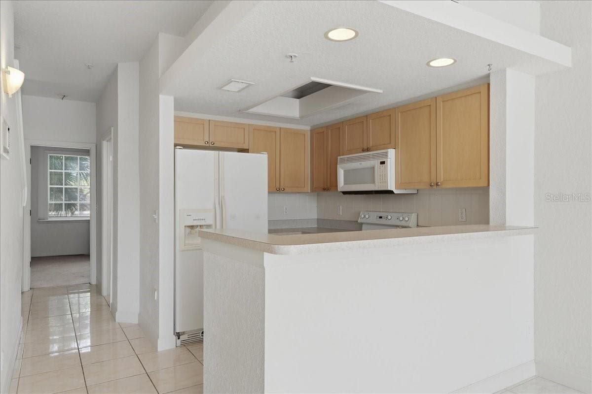Townhouse at 116 BRENT CIR, OLDSMAR, photo 7 of 36