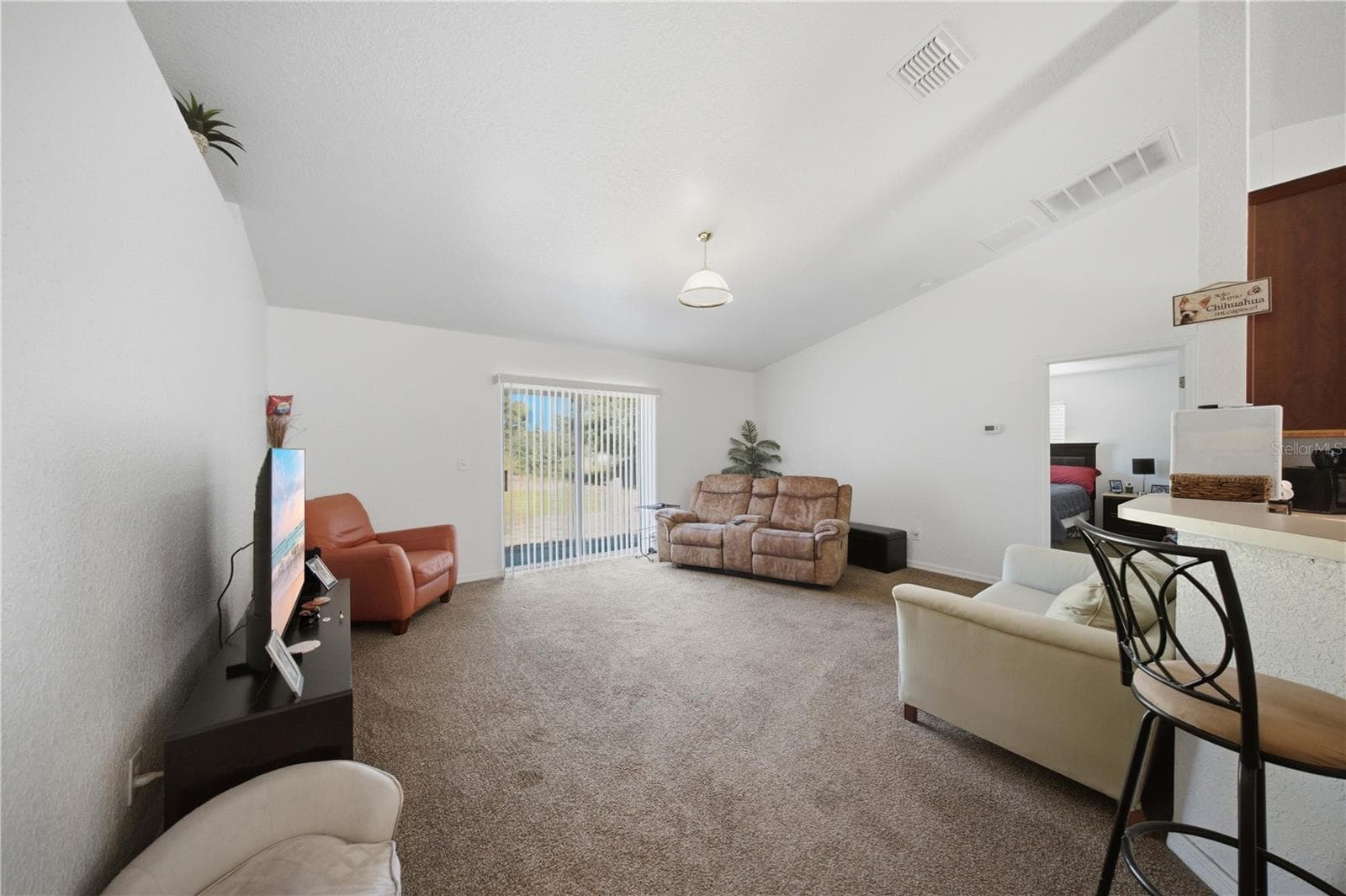 Single Family Residence at 8 OAK RUN CT, OCALA, photo 3 of 26
