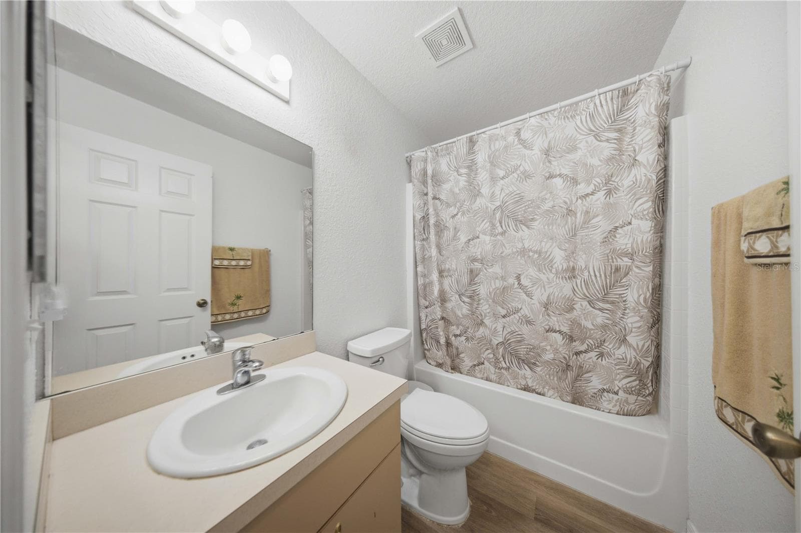Single Family Residence at 8 OAK RUN CT, OCALA, photo 19 of 26