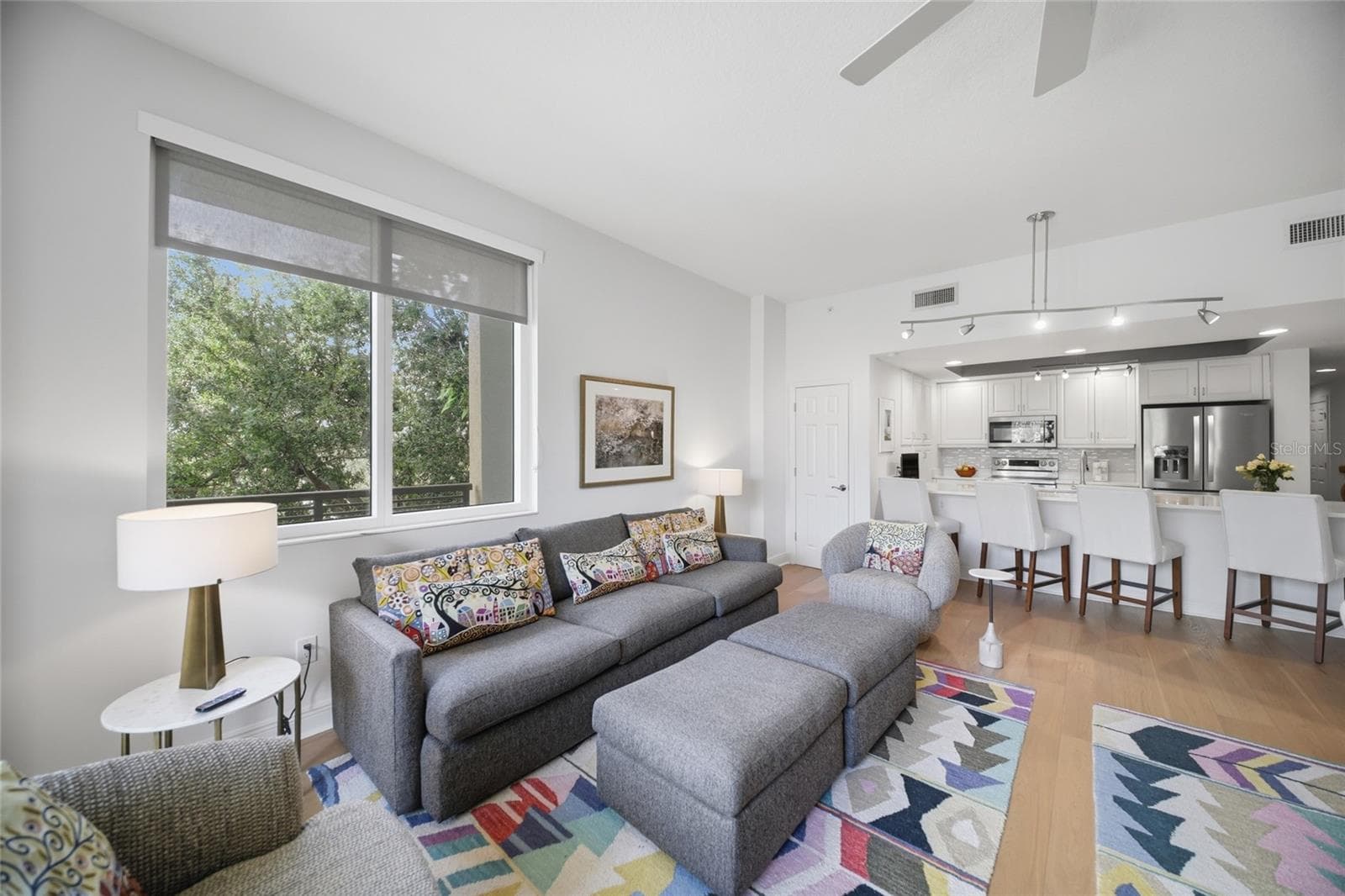 Spacious, bright great room - 800 N TAMIAMI TRL #201, SARASOTA