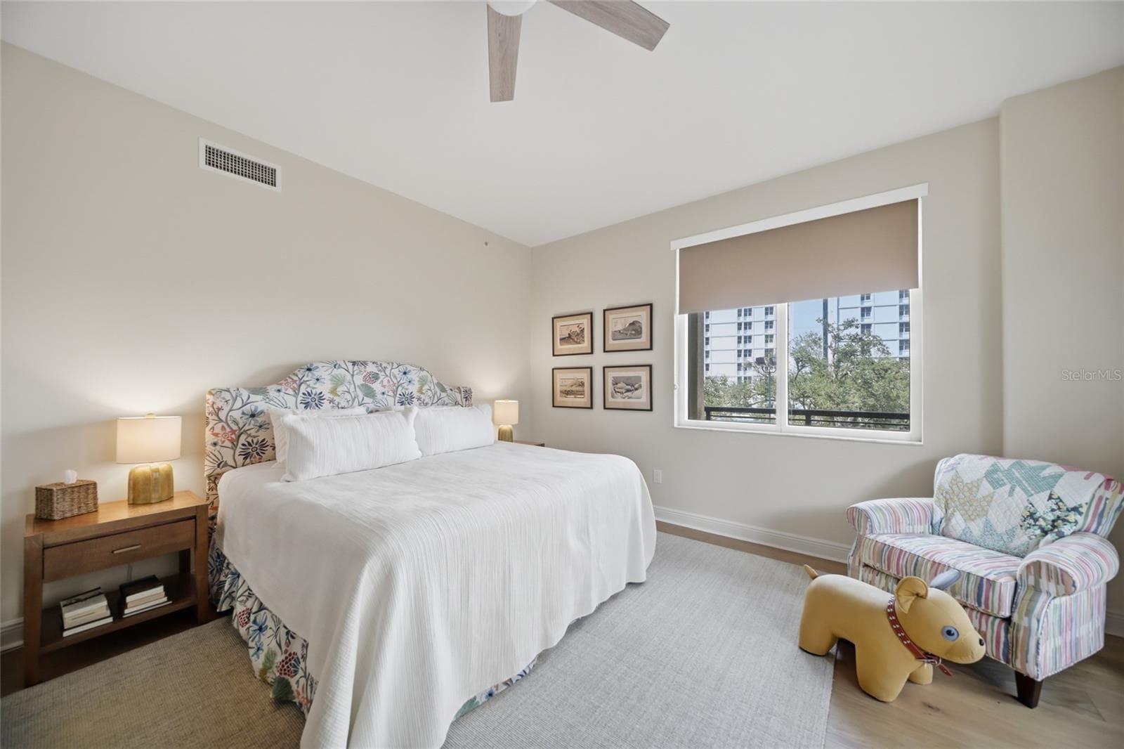 Bright sunny space - 800 N TAMIAMI TRL #201, SARASOTA