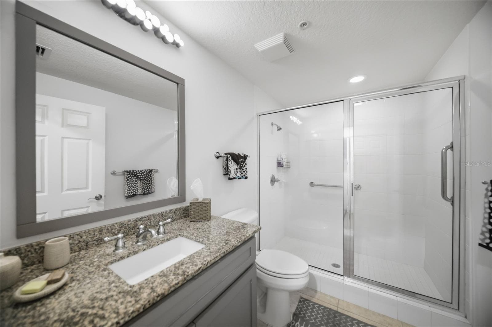 Bath 2 - 800 N TAMIAMI TRL #201, SARASOTA
