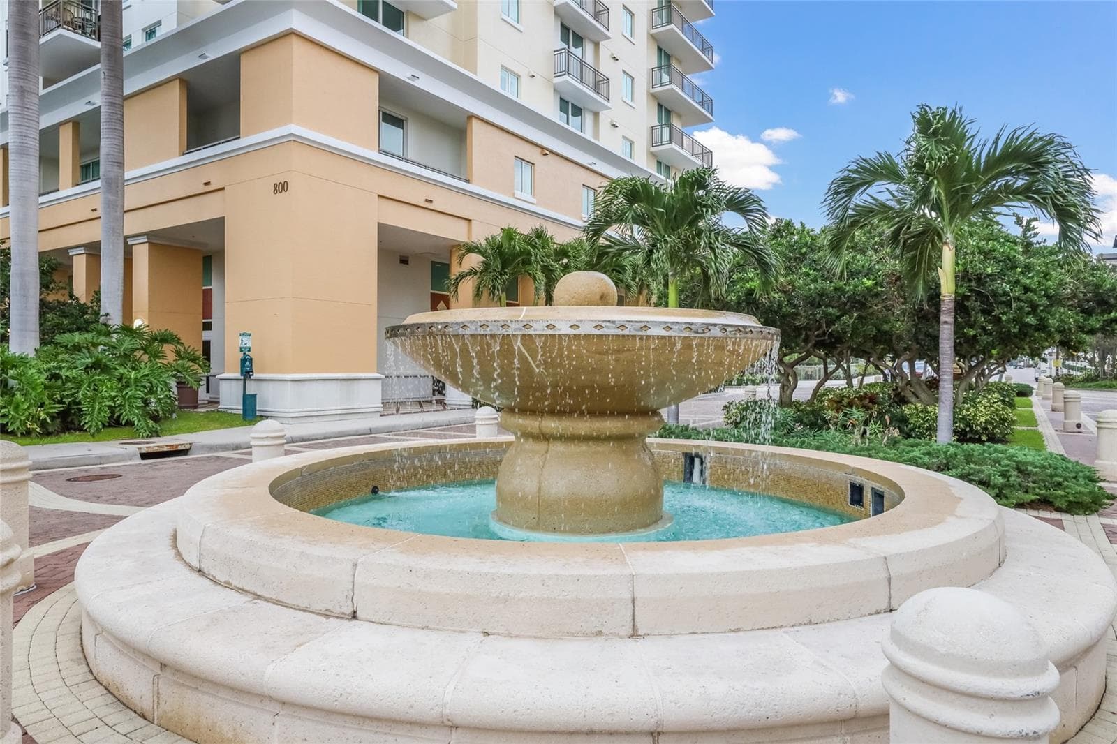 Gracious entry to Alinari - 800 N TAMIAMI TRL #201, SARASOTA