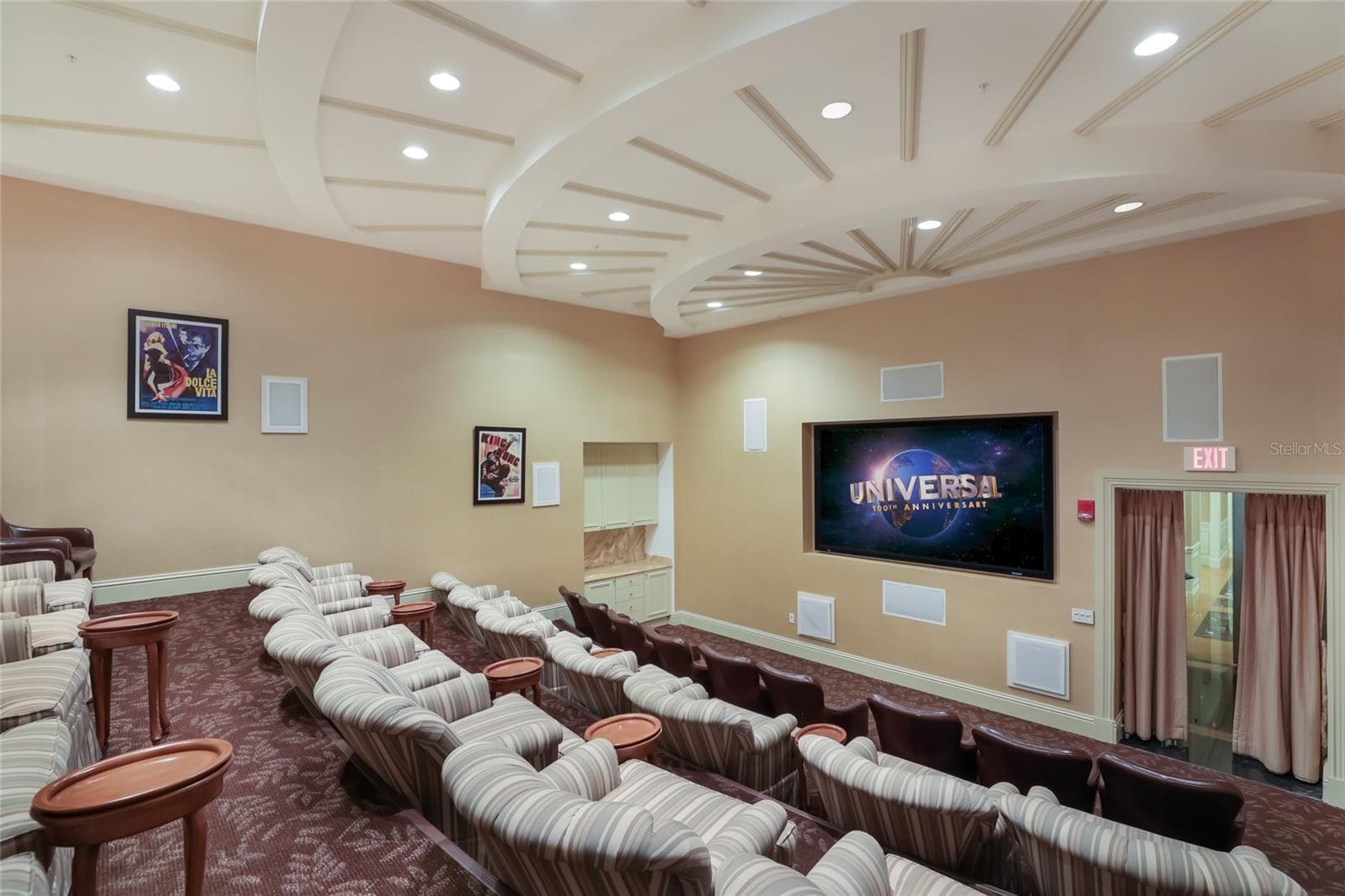 Movie theater - 800 N TAMIAMI TRL #201, SARASOTA