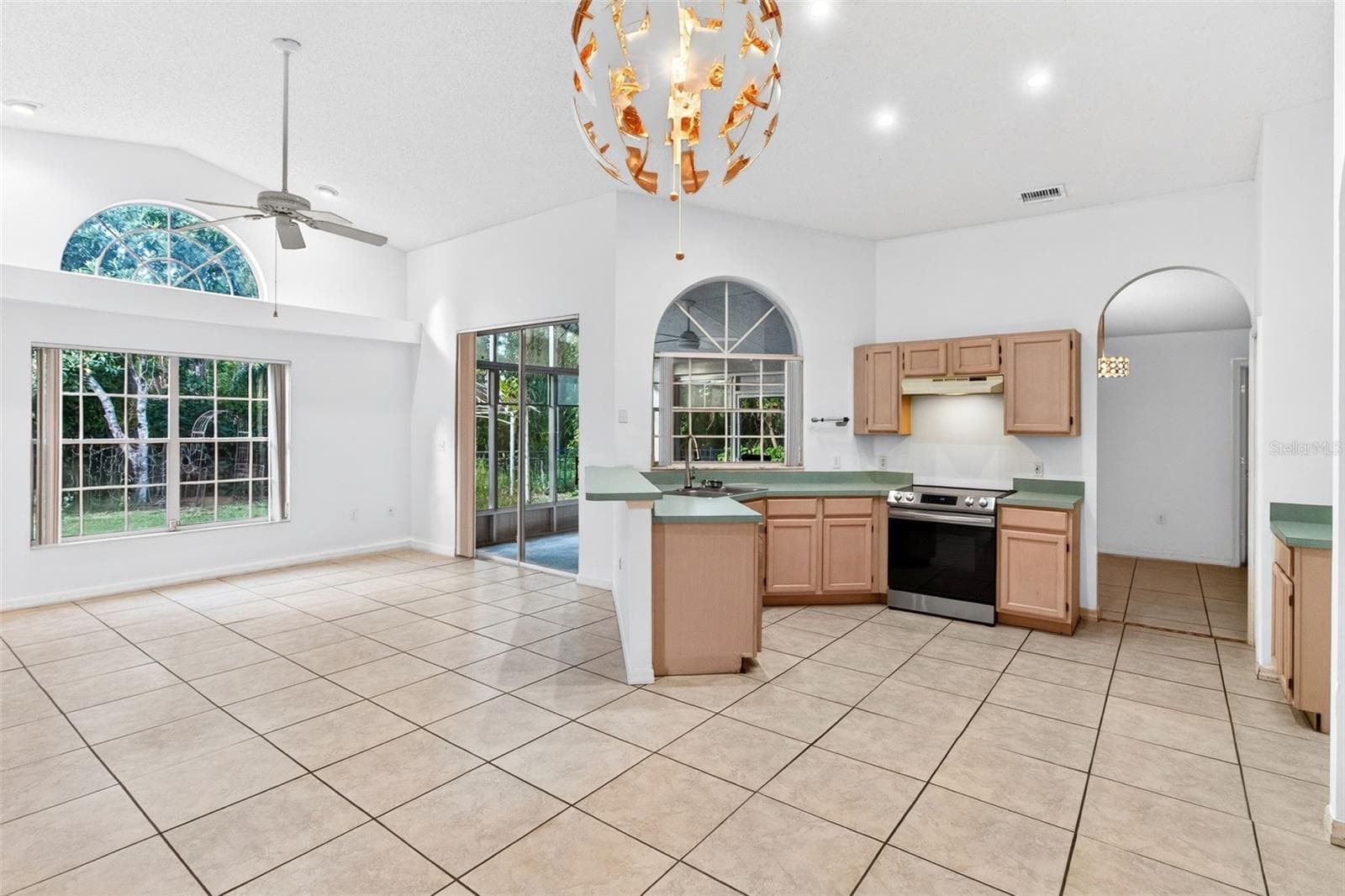 Kitchen/Family open floor plan - 168 PINE LAKE VIEW DR, DAVENPORT