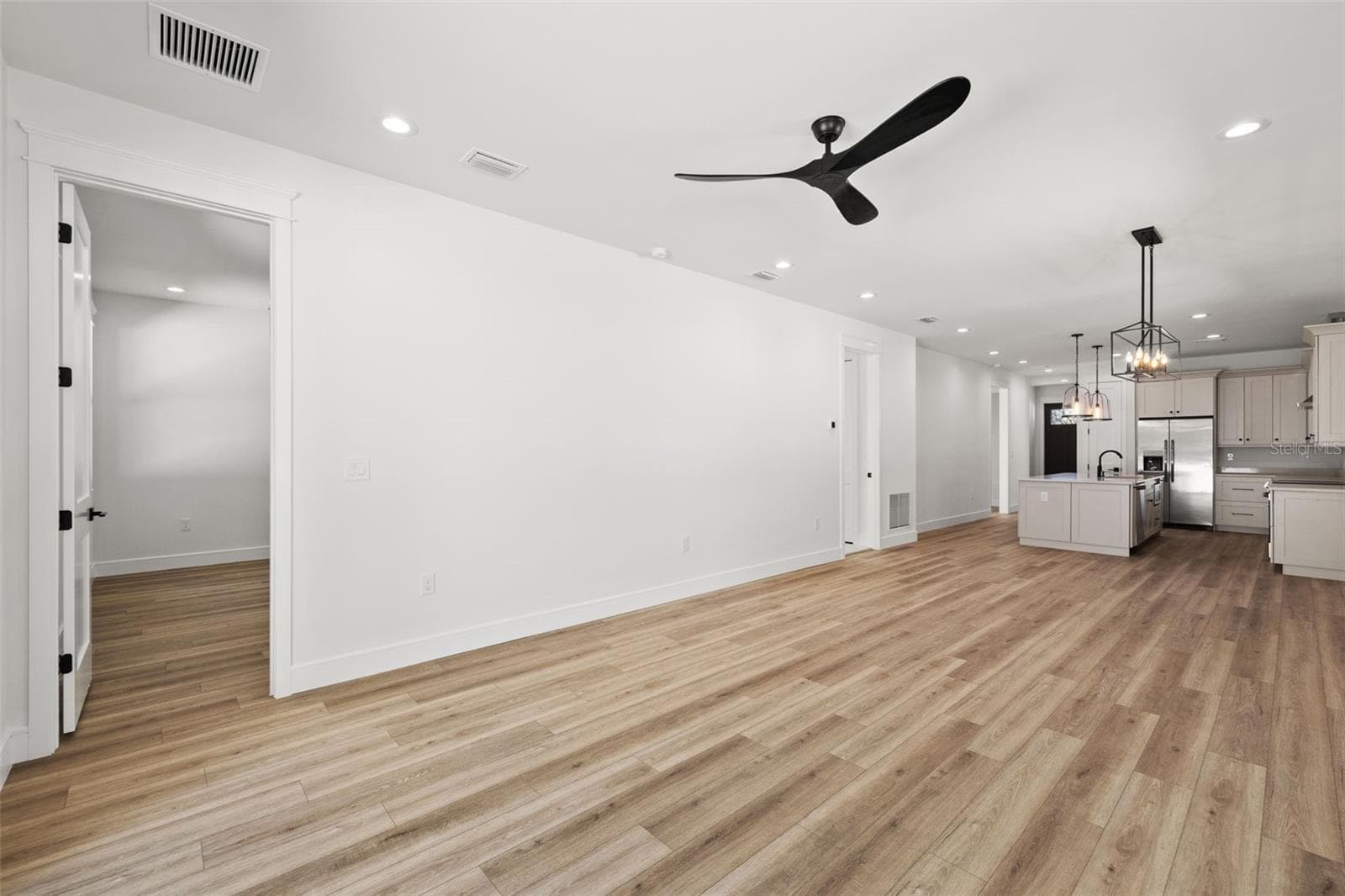 Living room leading to primary suite - 2910 N 25TH ST, TAMPA