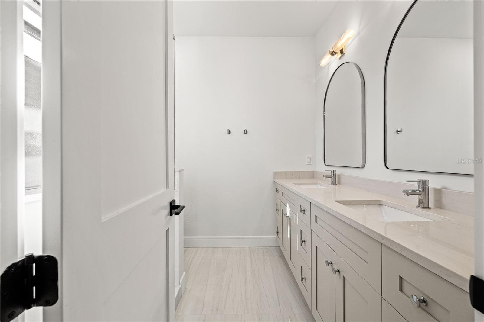 Primary en-suite bathroom - 2910 N 25TH ST, TAMPA