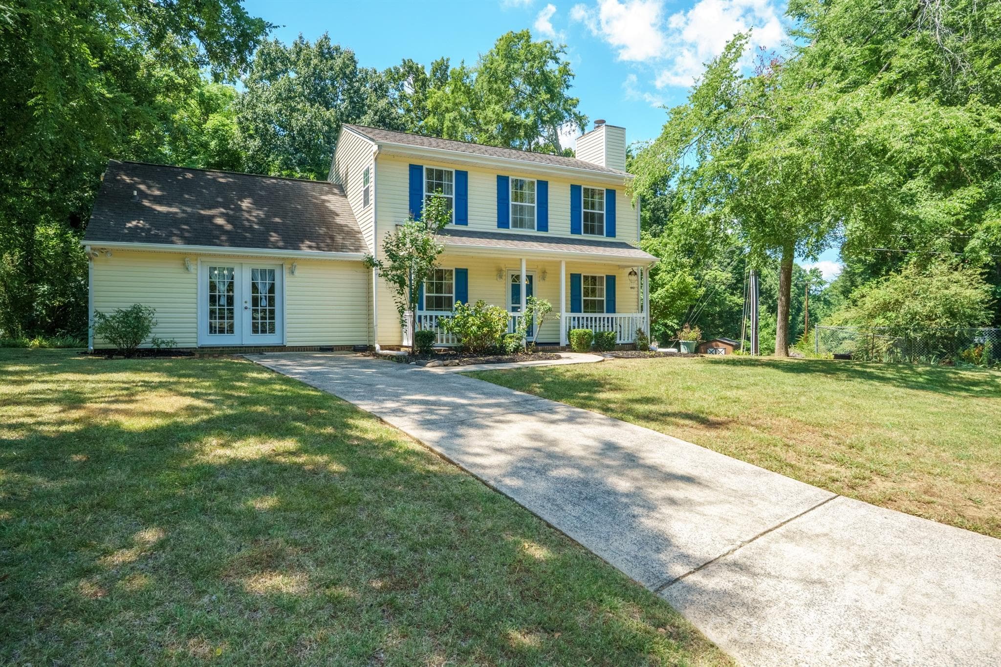 Single Family Residence at 6421 Whitewater Drive, Charlotte, photo 2 of 28