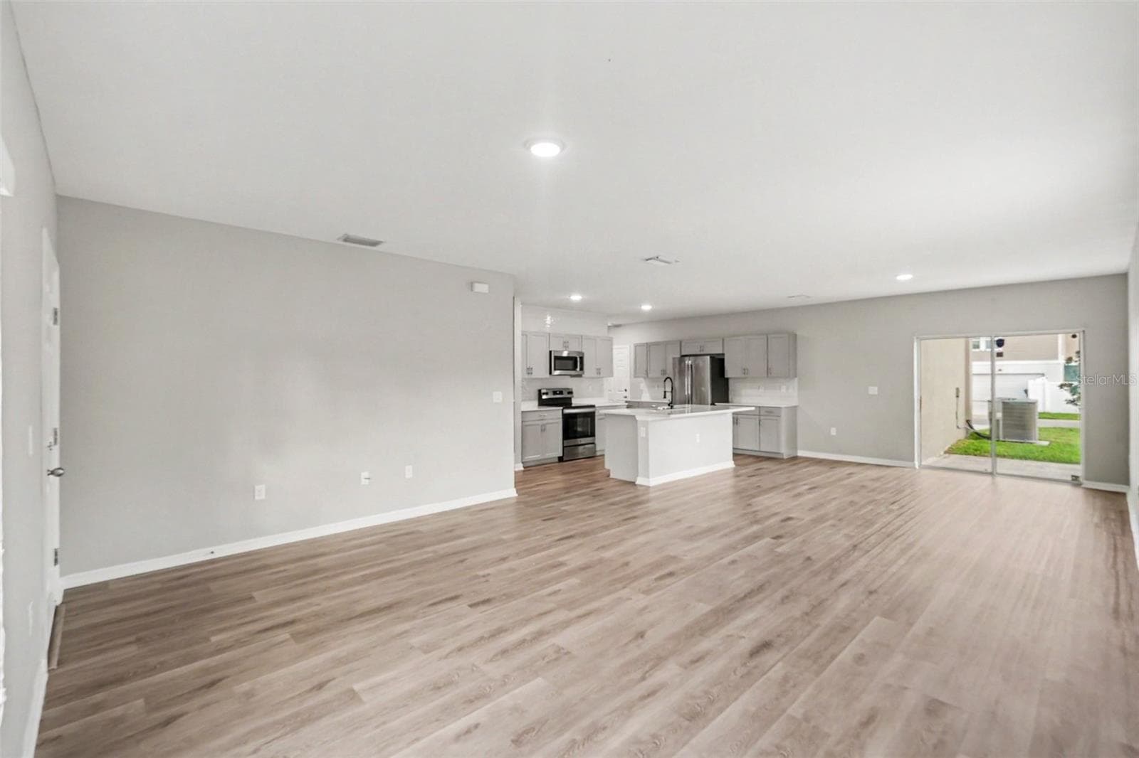 Single Family Residence at 12809 BENT TWIG DR, RIVERVIEW, photo 3 of 16