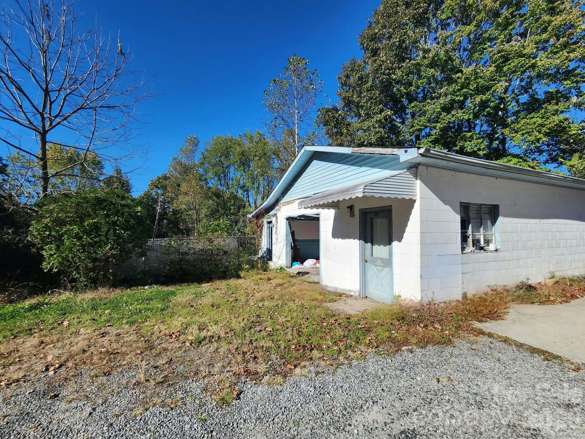 Single Family Residence at 1416 Graystone Place SW, Lenoir, photo 3 of 12