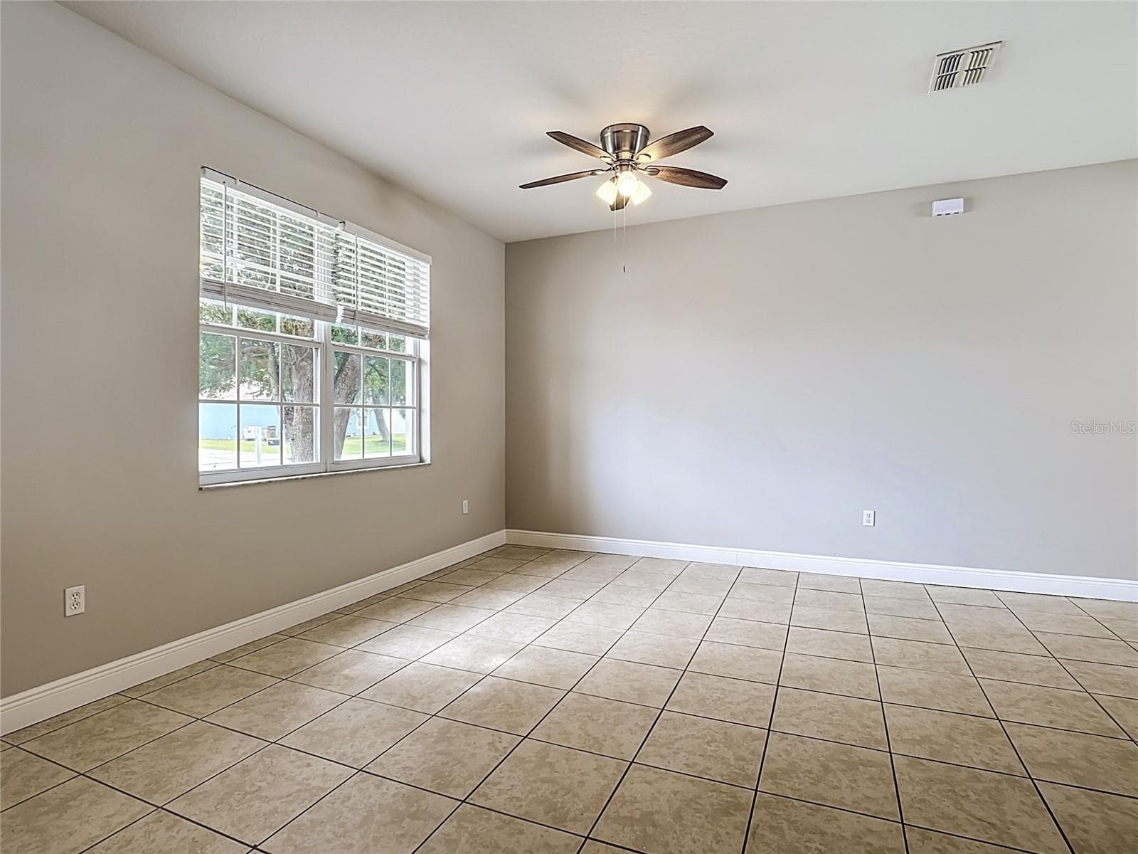 Single Family Residence at 939 GASCONY CT, KISSIMMEE, photo 3 of 34