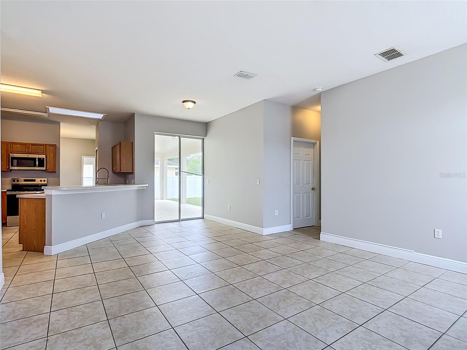 Single Family Residence at 939 GASCONY CT, KISSIMMEE, photo 8 of 34