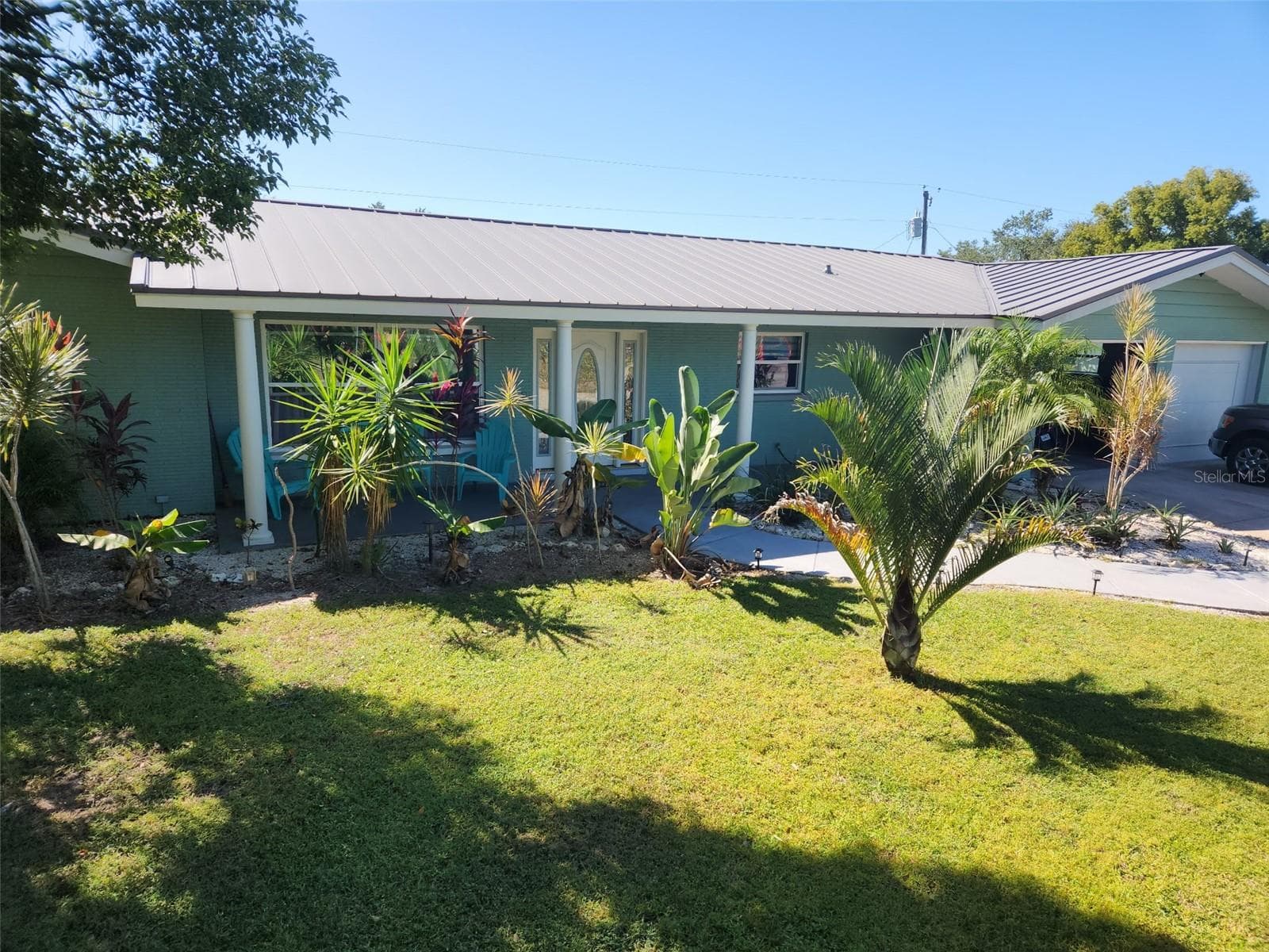 Single Family Residence at 3078 SPENCER LN, SARASOTA, photo 2 of 43