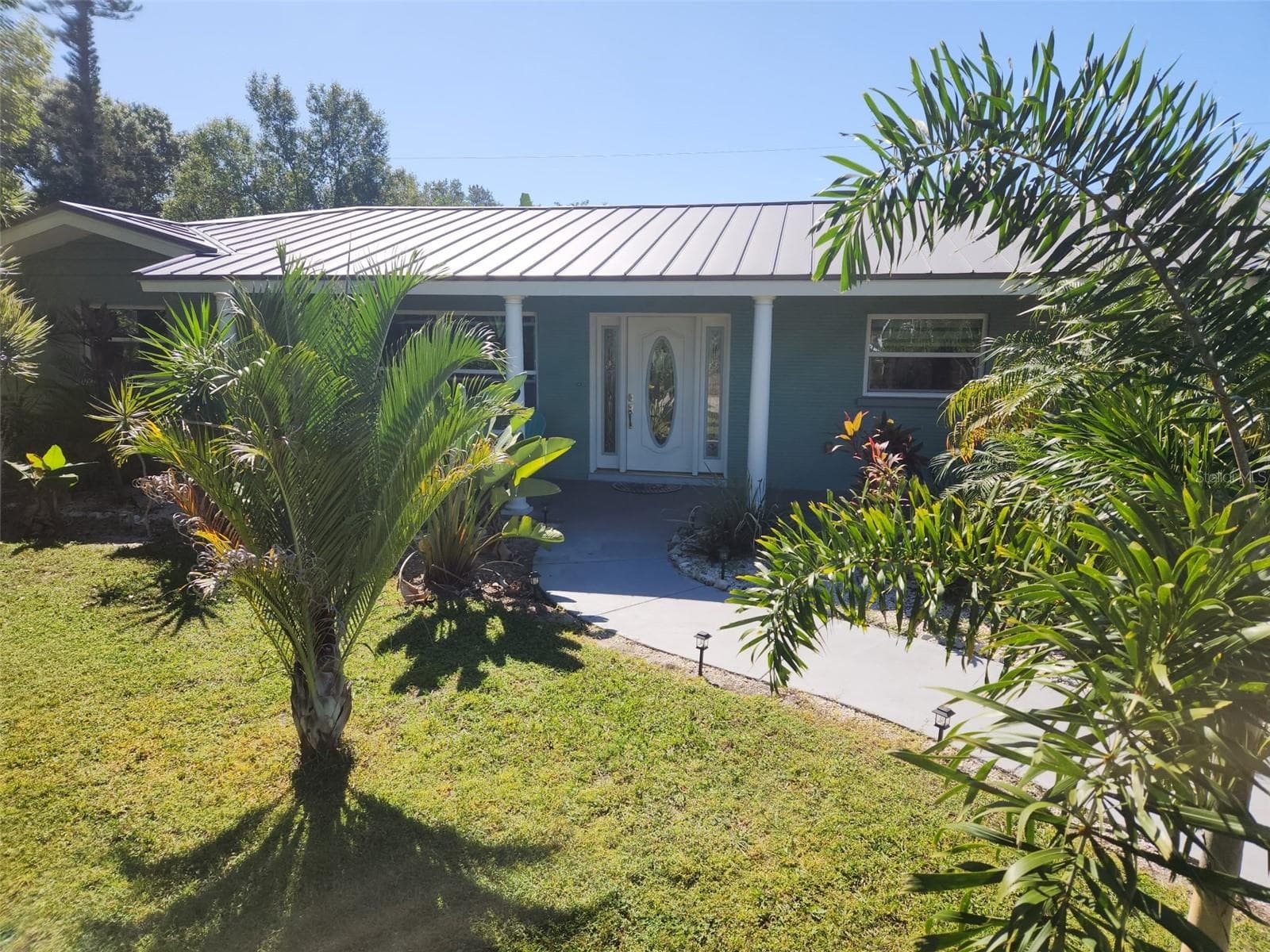 Single Family Residence at 3078 SPENCER LN, SARASOTA, photo 4 of 43