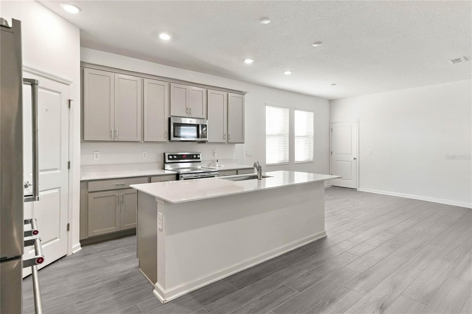 Kitchen Island - 6459 PINE FORK ALY, ST CLOUD