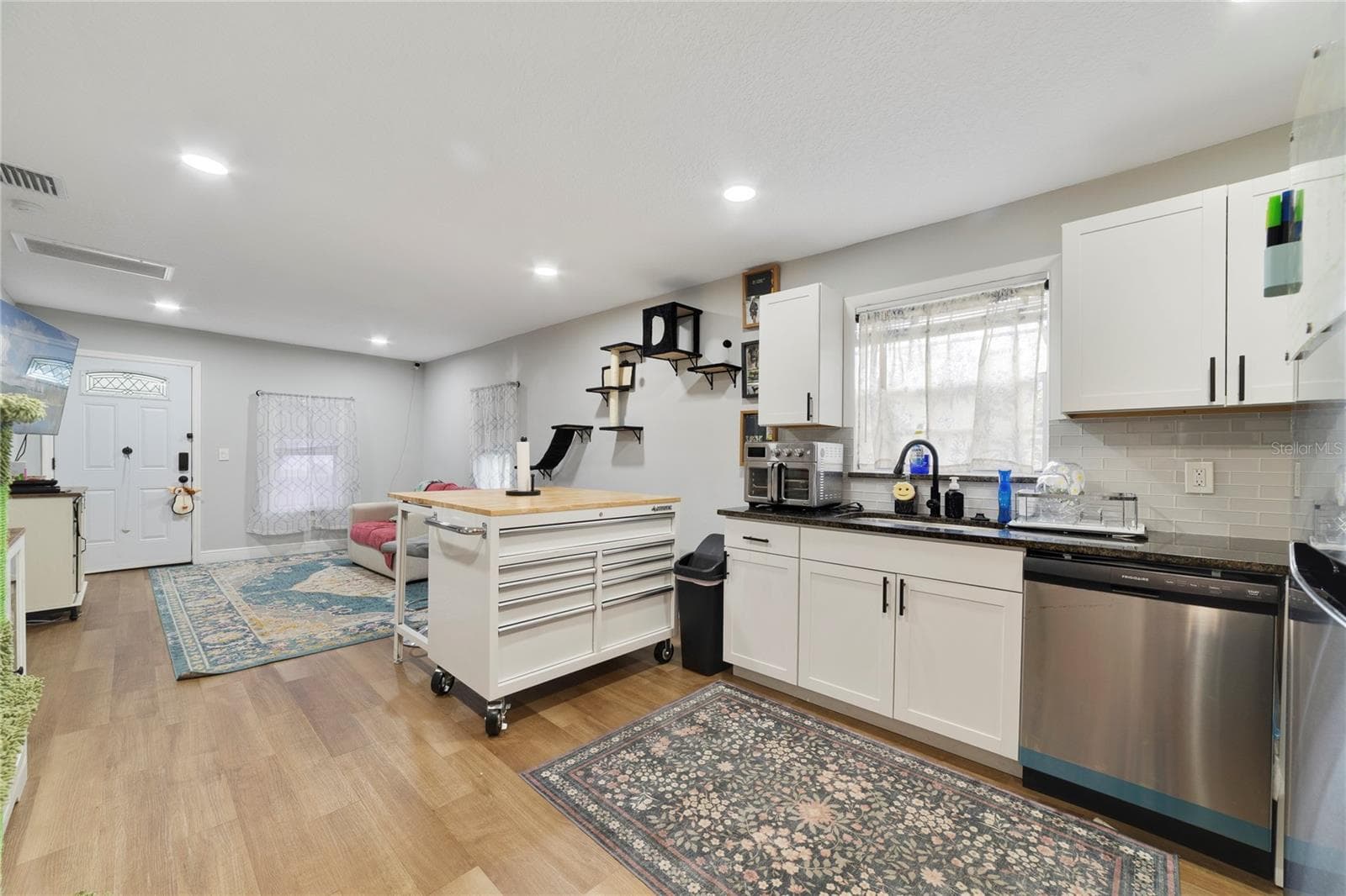 Single Family Residence at 812 S LOCUST AVE, SANFORD, photo 6 of 16