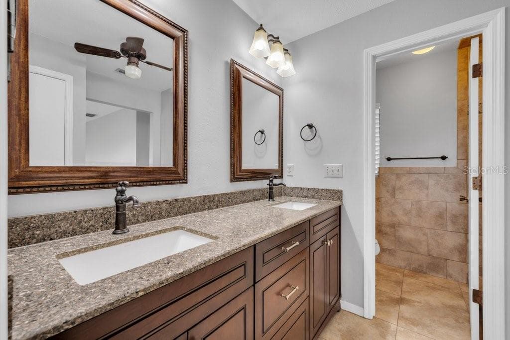 Dual sinks in the primary bathroom - 5710 WO GRIFFIN RD, PLANT CITY