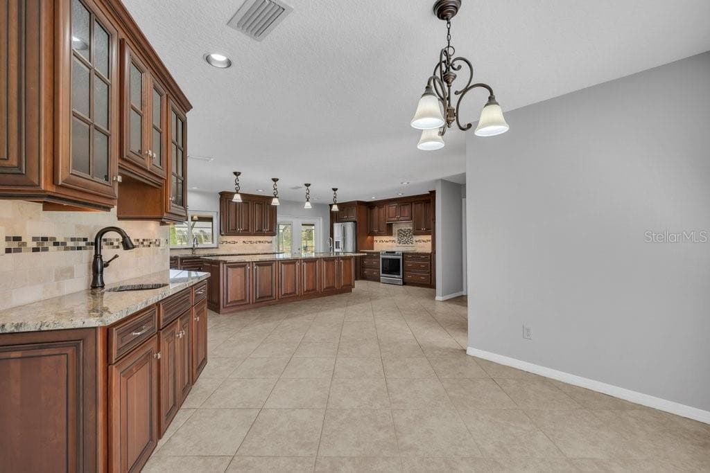 looking toward the kitchen from the dinette area - 5710 WO GRIFFIN RD, PLANT CITY