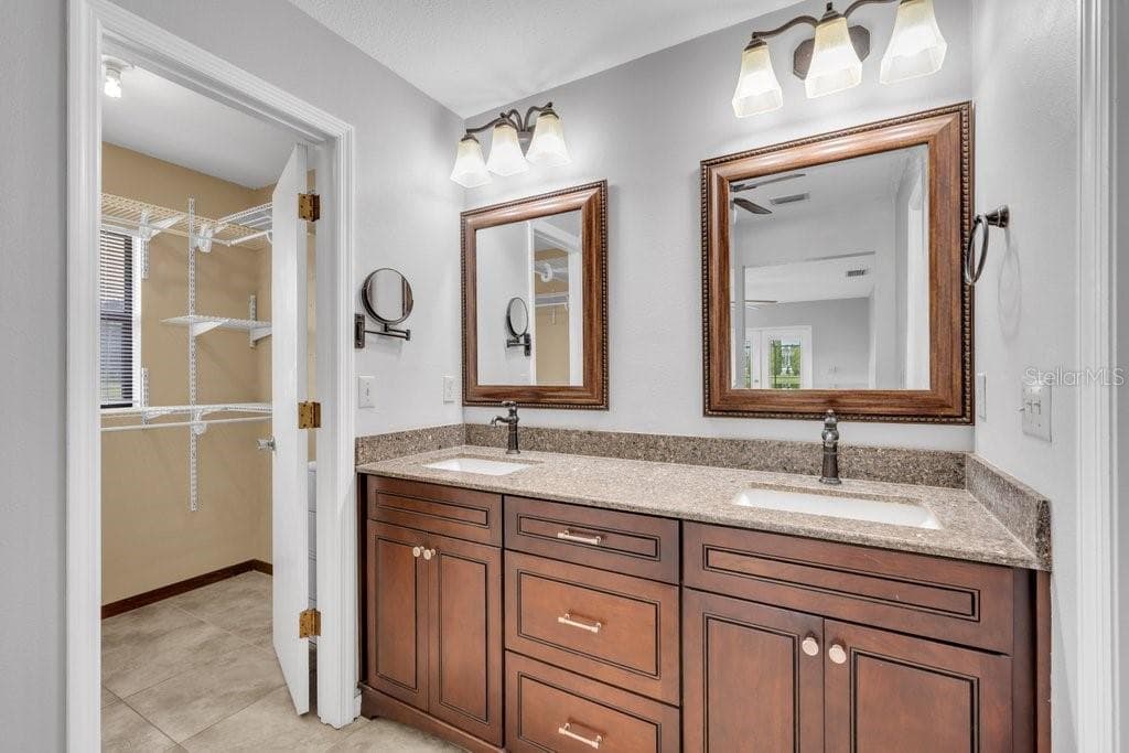 walk in closet in primary bathroom and dual sinks - 5710 WO GRIFFIN RD, PLANT CITY