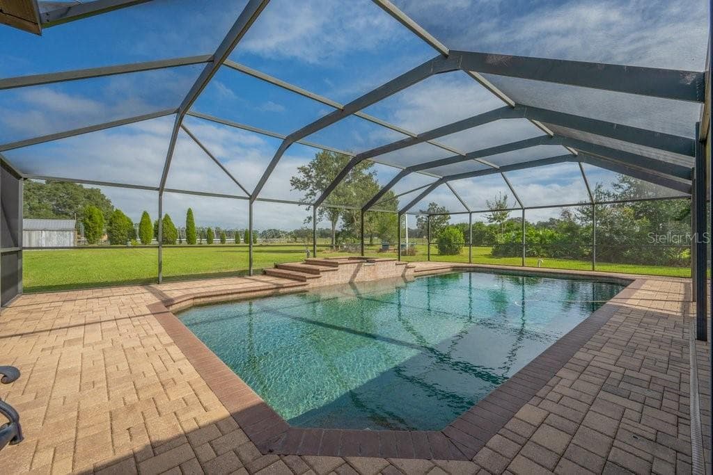 pool with spa - 5710 WO GRIFFIN RD, PLANT CITY