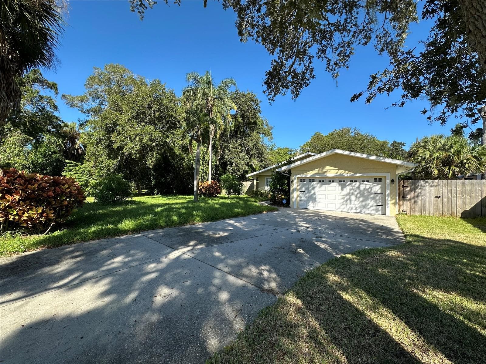 Single Family Residence at 1791 EZELLE AVE, LARGO, photo 2 of 26