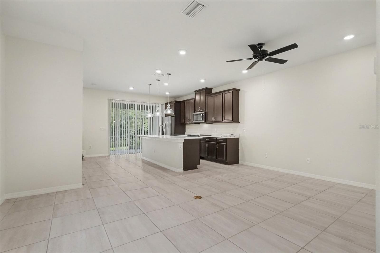 Townhouse at 2886 GRAND KEMERTON PL, TAMPA, photo 3 of 18