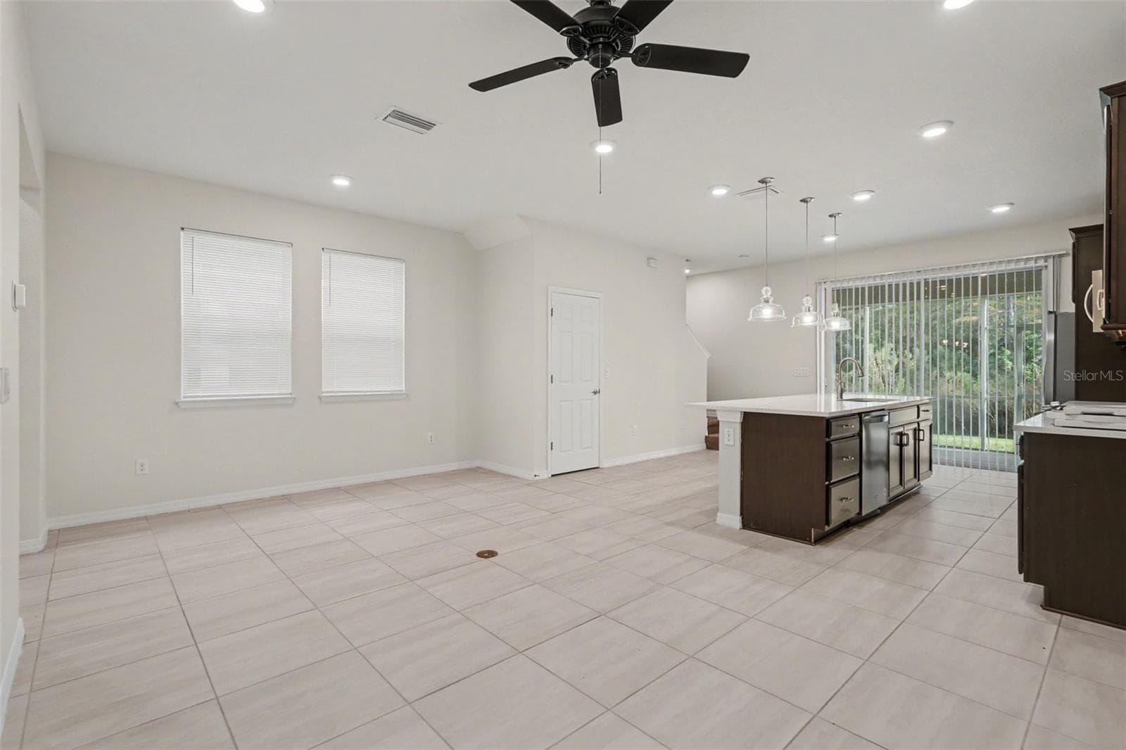 Townhouse at 2886 GRAND KEMERTON PL, TAMPA, photo 4 of 18