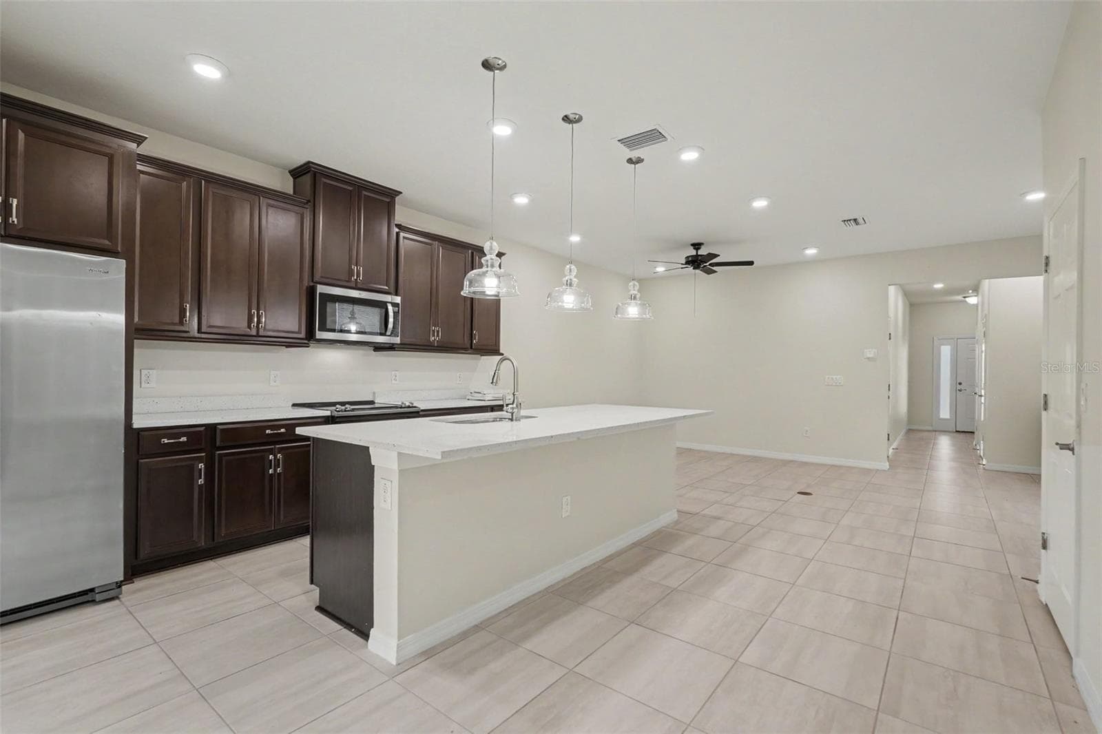 Townhouse at 2886 GRAND KEMERTON PL, TAMPA, photo 5 of 18