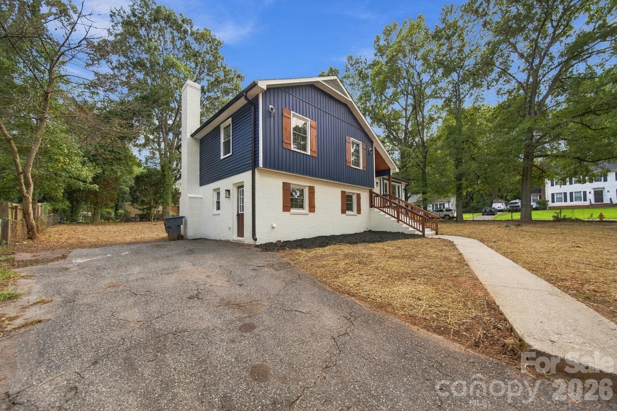 Single Family Residence at 6800 ludwig Drive, Charlotte, photo 2 of 35