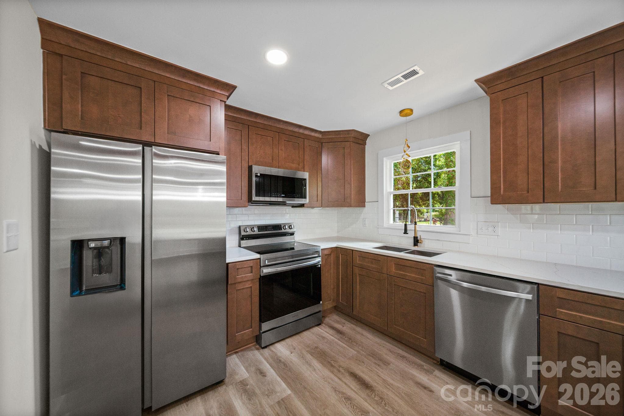 Single Family Residence at 6800 ludwig Drive, Charlotte, photo 8 of 35