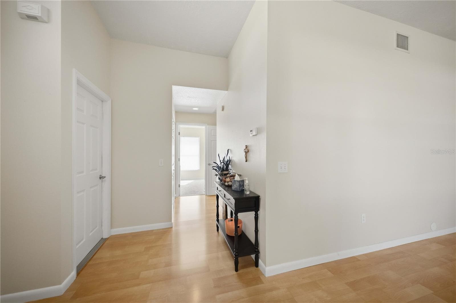 Single Family Residence at 638 W BARRYMORE DR, BEVERLY HILLS, photo 8 of 19