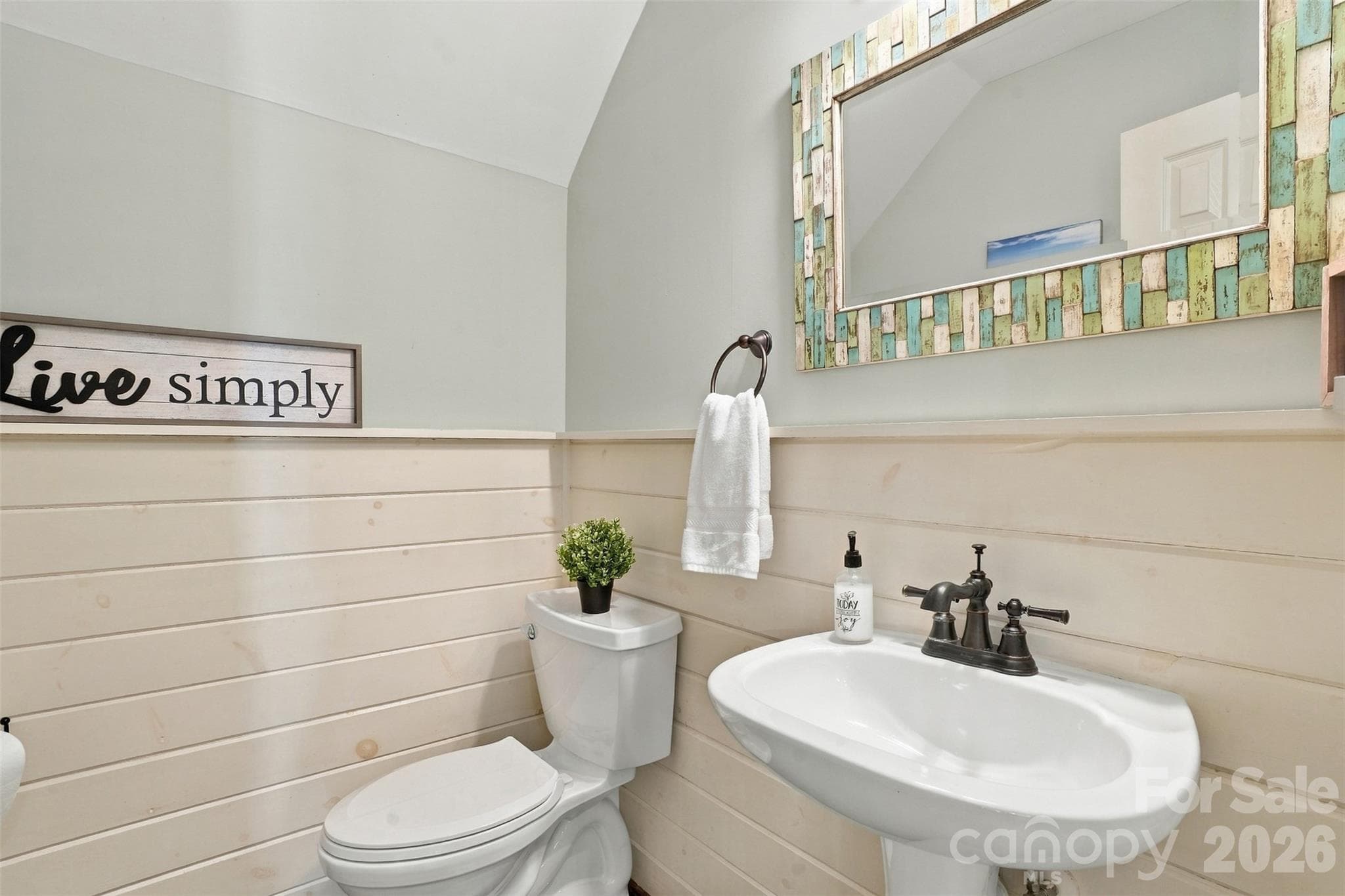 Powder Room - 544 Glen Walk Drive, Fort Mill