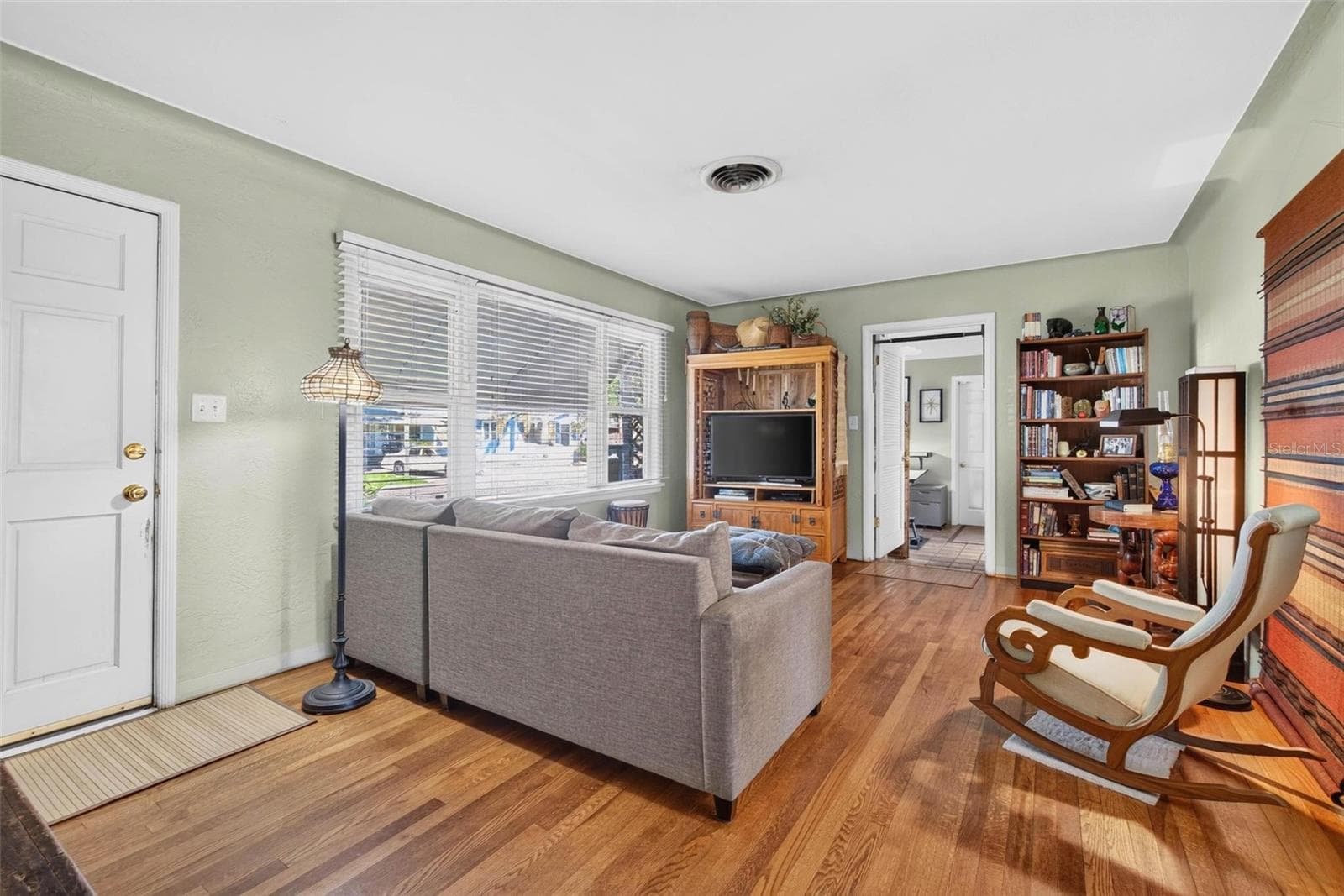 Single Family Residence at 3641 QUEEN ST N, ST PETERSBURG, photo 4 of 23