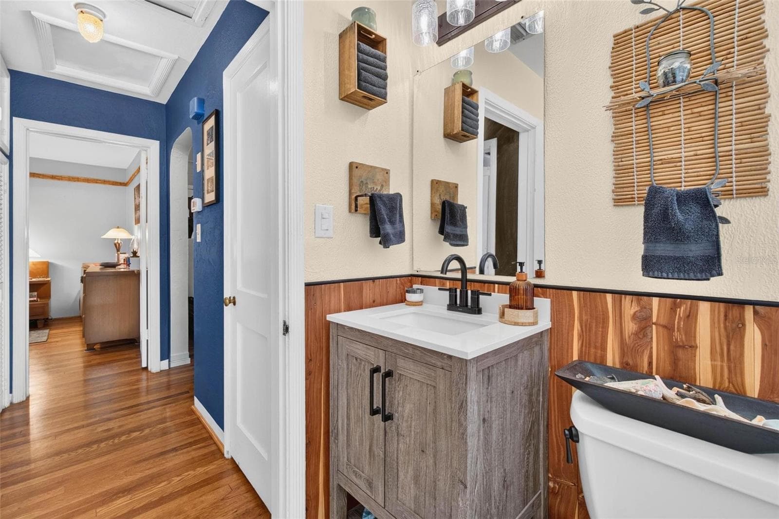 Single Family Residence at 3641 QUEEN ST N, ST PETERSBURG, photo 13 of 23