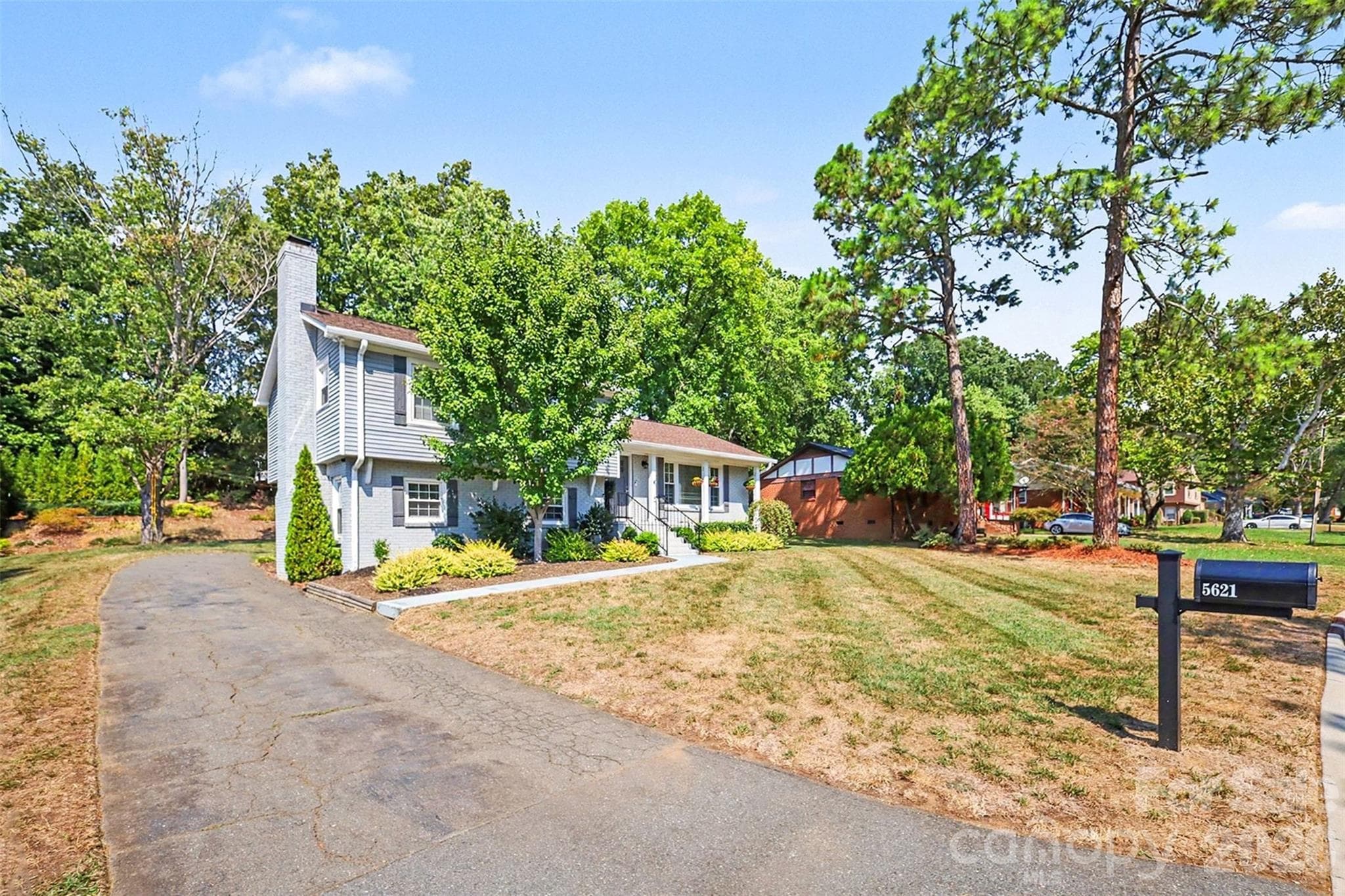 Driveway - 5621 Alanhurst Place, Charlotte