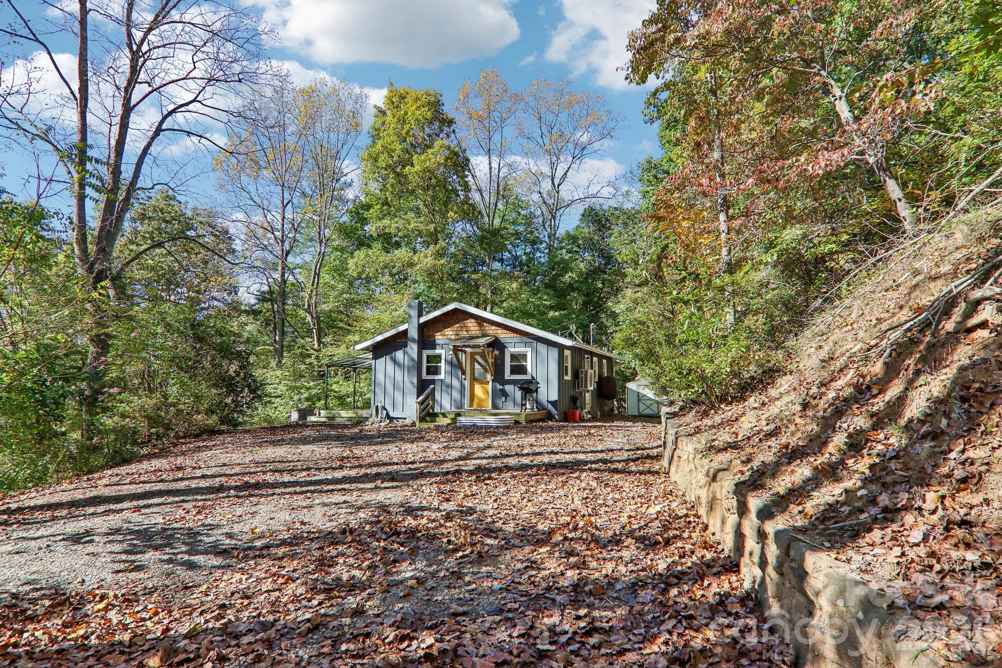 Single Family Residence at 32 Viola Lane, Swannanoa, photo 7 of 38
