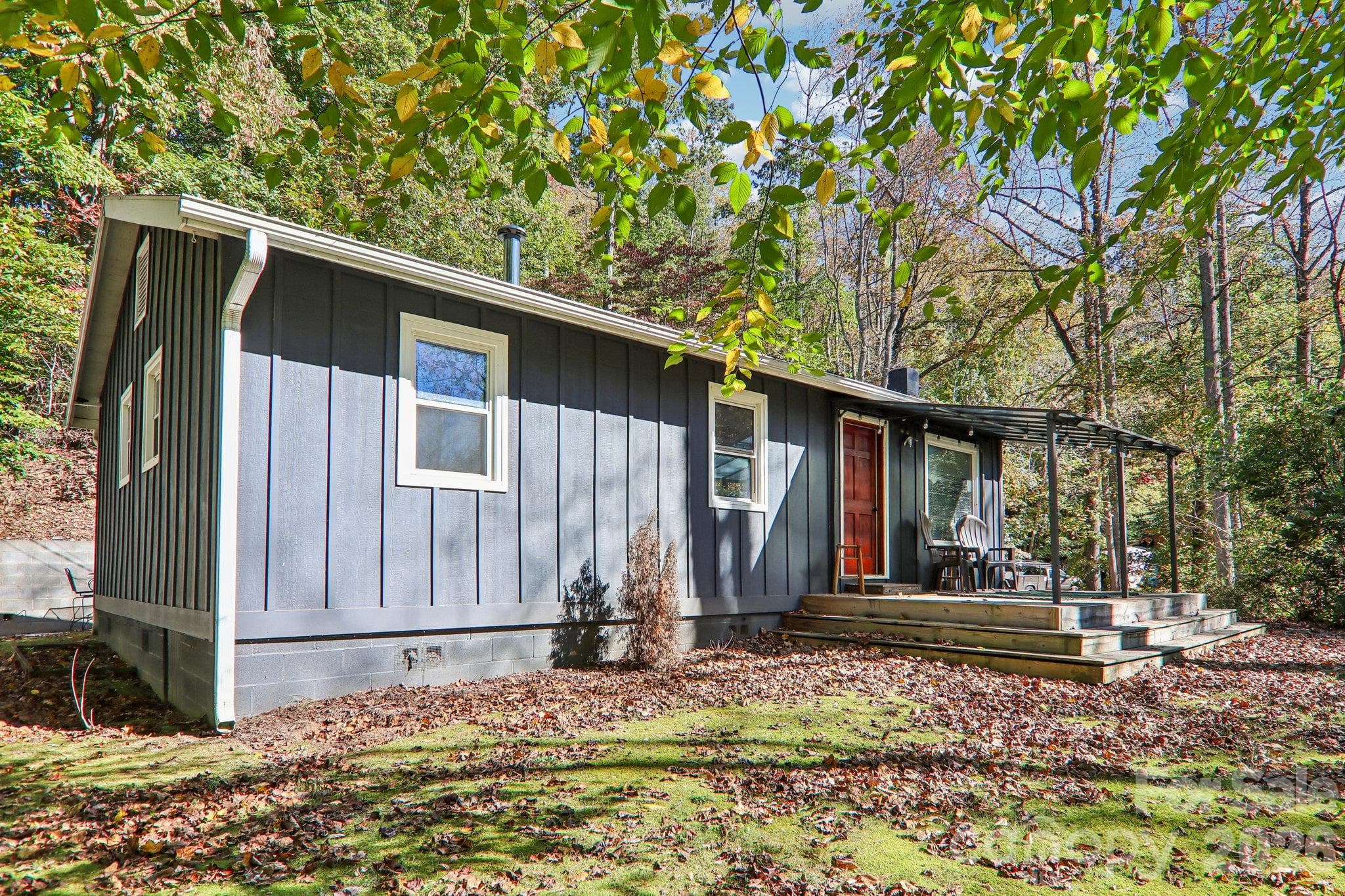 A rare find. Affordable cottage with level yard and ample parking - 32 Viola Lane, Swannanoa