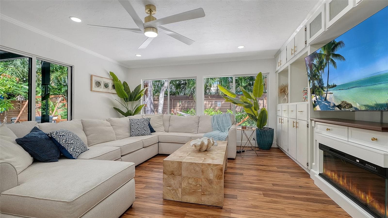 Single Family Residence at 2375 DATURA ST, SARASOTA, photo 21 of 60