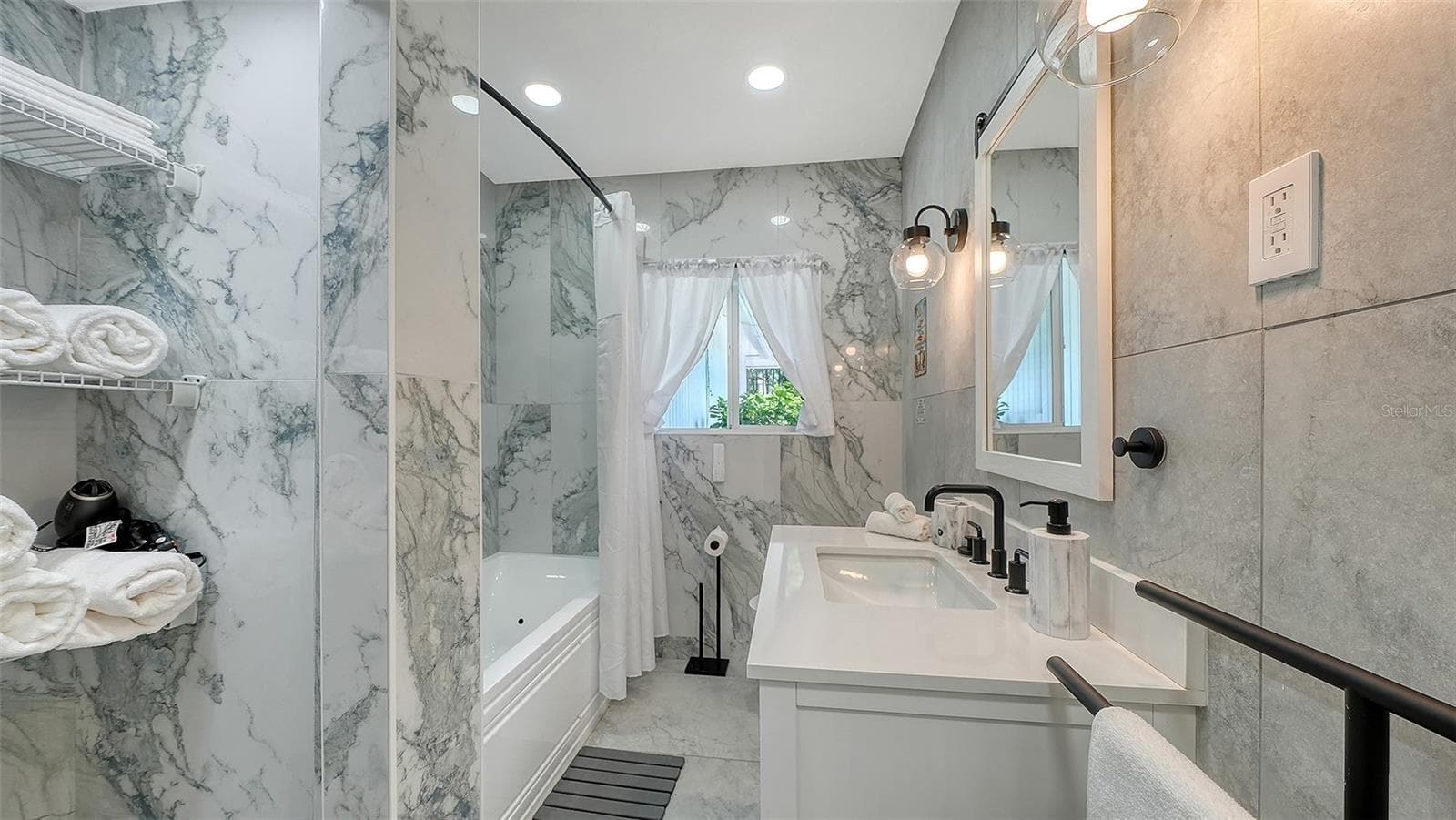 Single Family Residence at 2375 DATURA ST, SARASOTA, photo 32 of 60