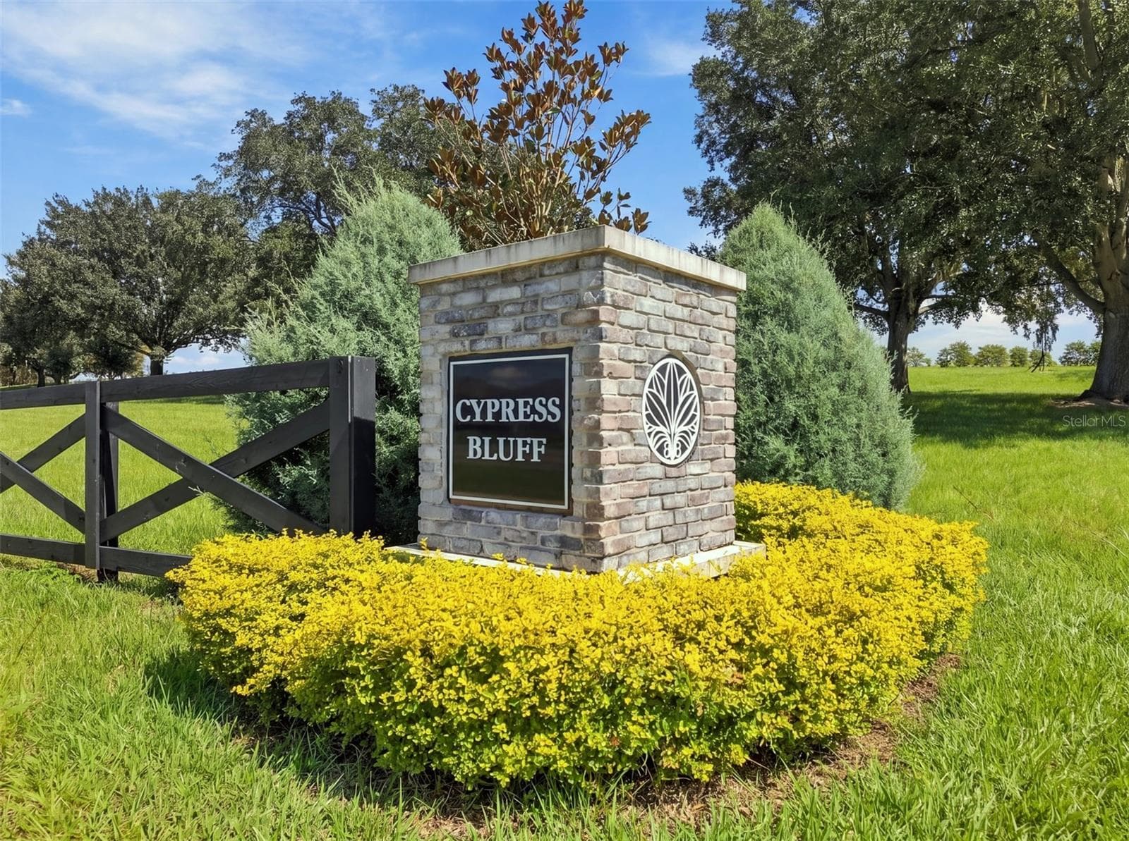 Community Entrance - 403 OAK FLAT ALY, GROVELAND